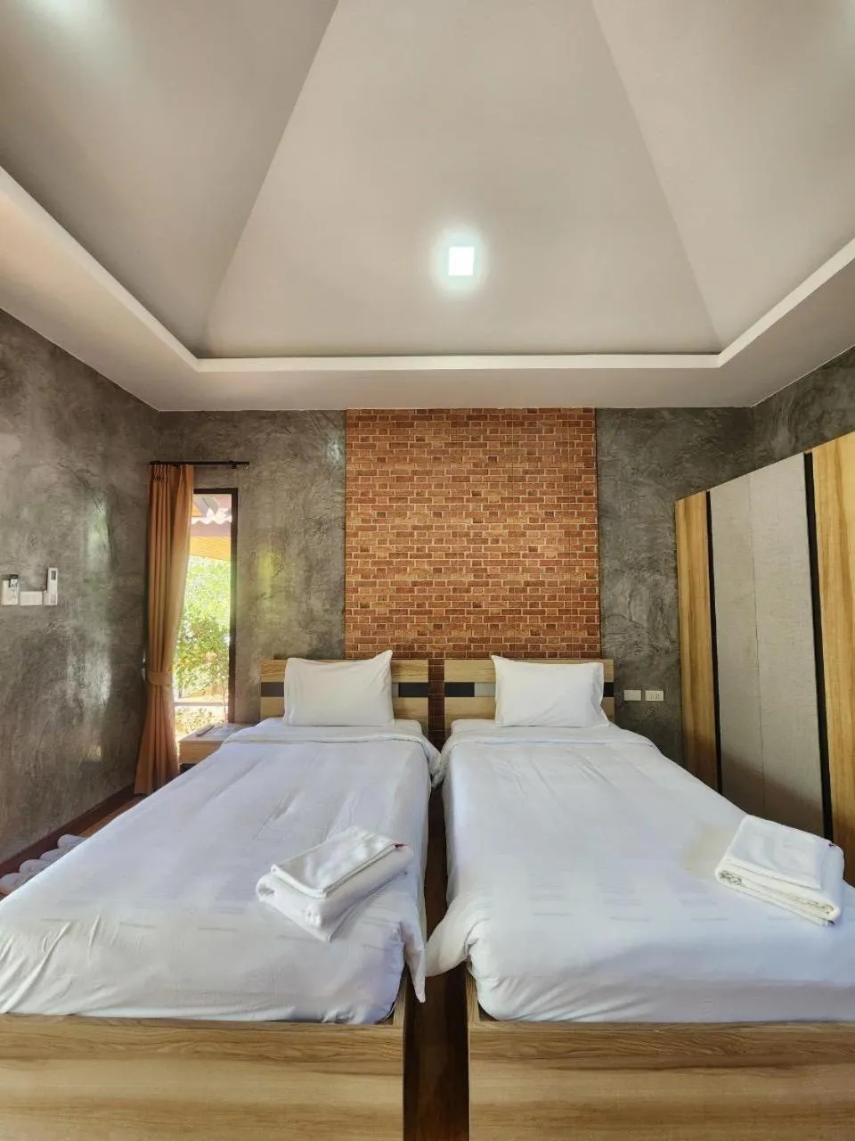 Photo of the whole room, Bed in The Beatles Lagoon