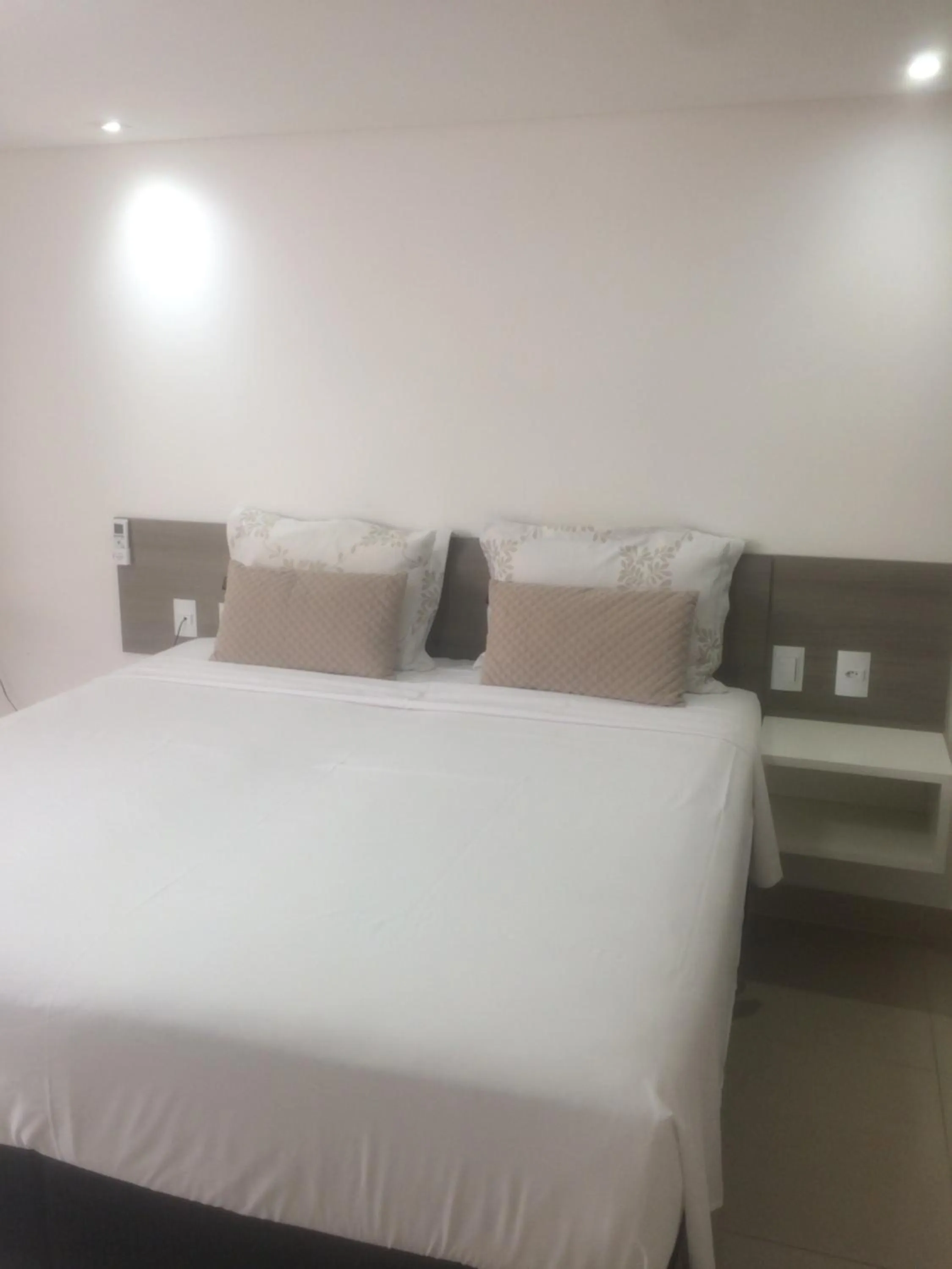 Bed in Gold Flat Cabo Branco