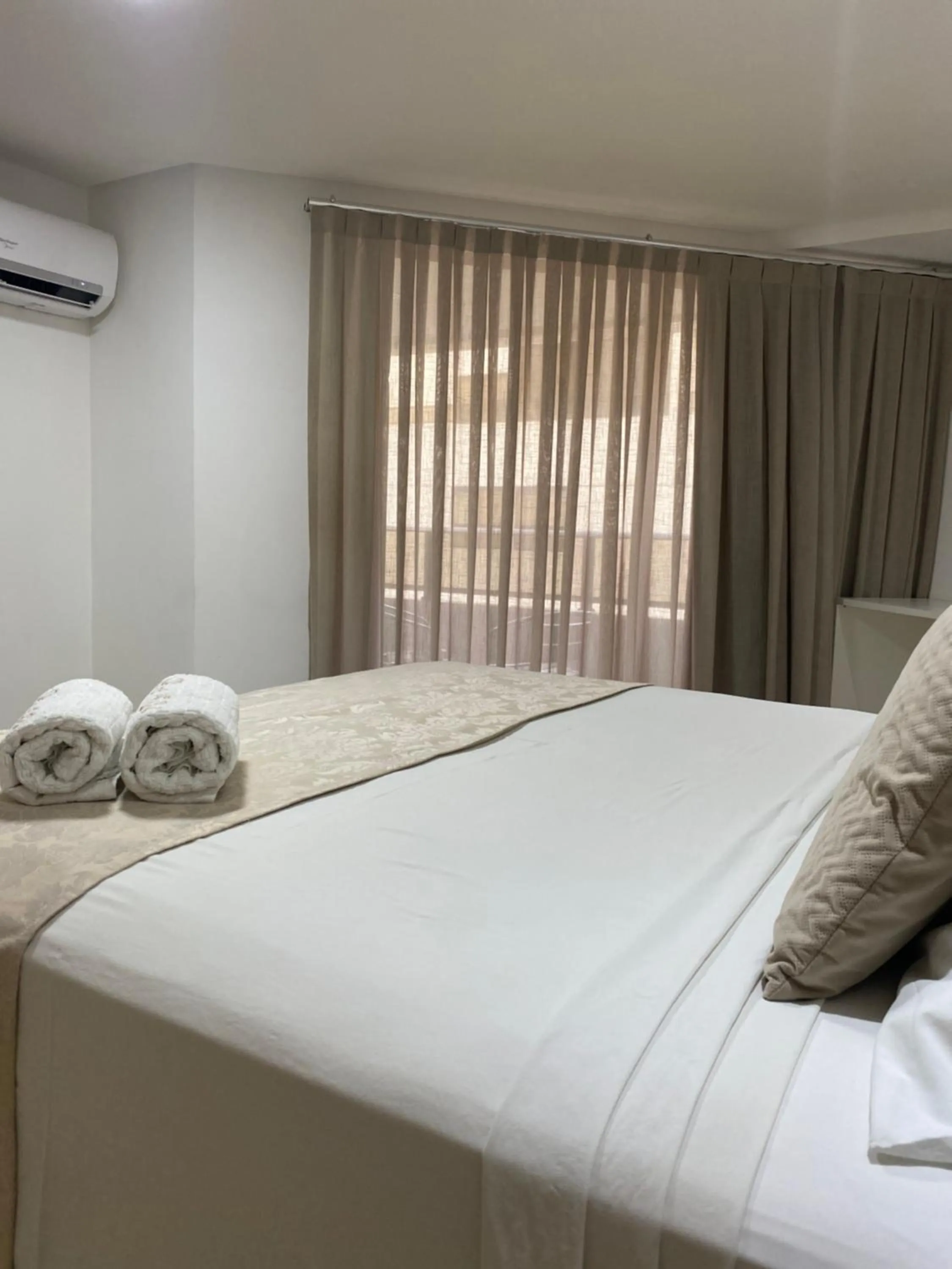 Bed in Gold Flat Cabo Branco