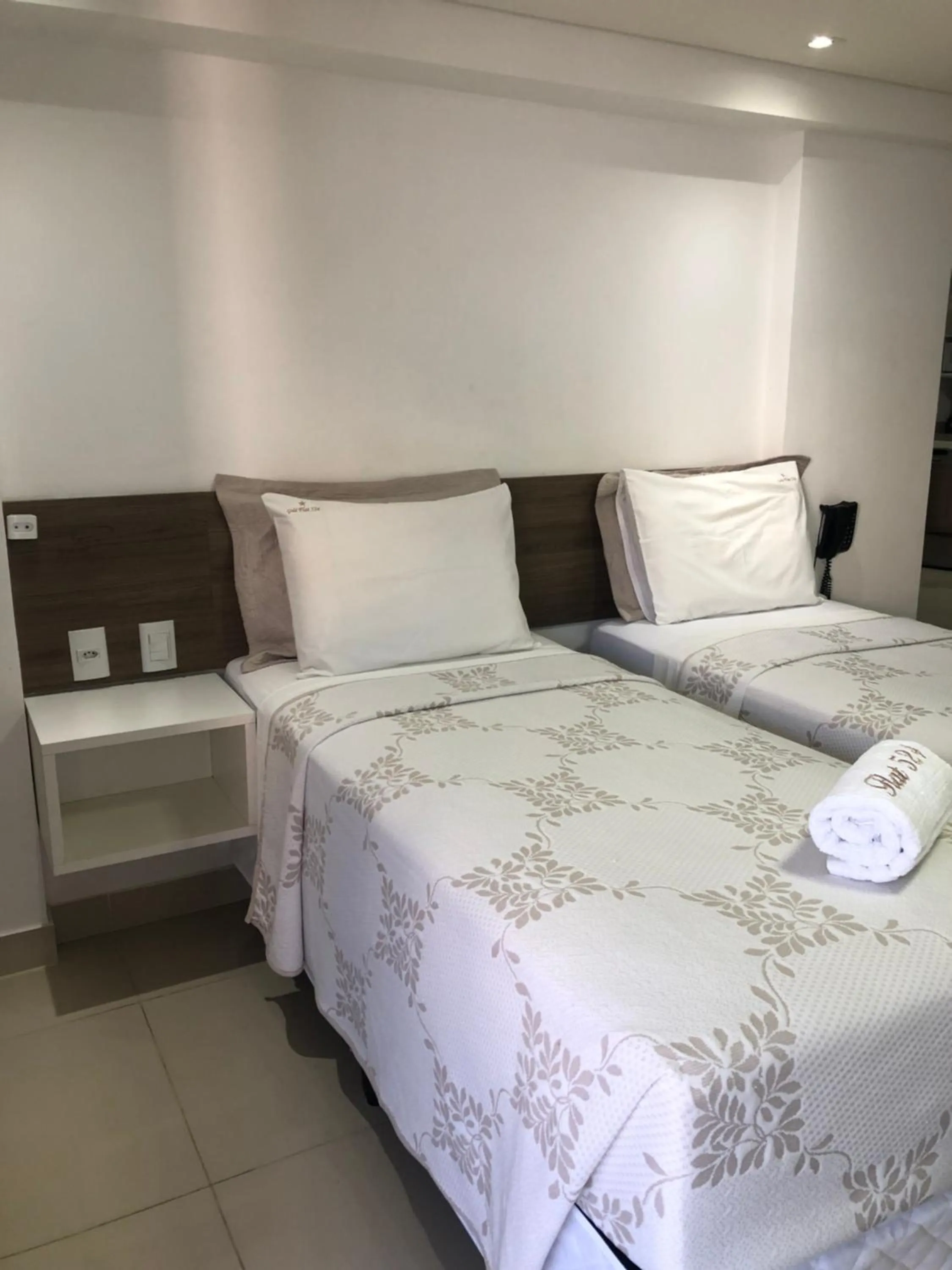 Bed in Gold Flat Cabo Branco