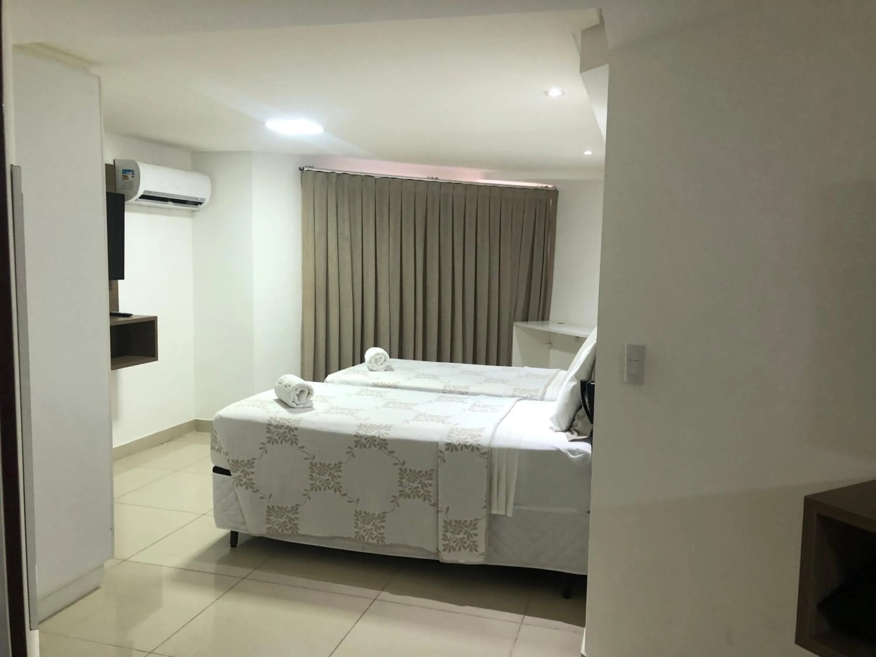 Bed in Gold Flat Cabo Branco