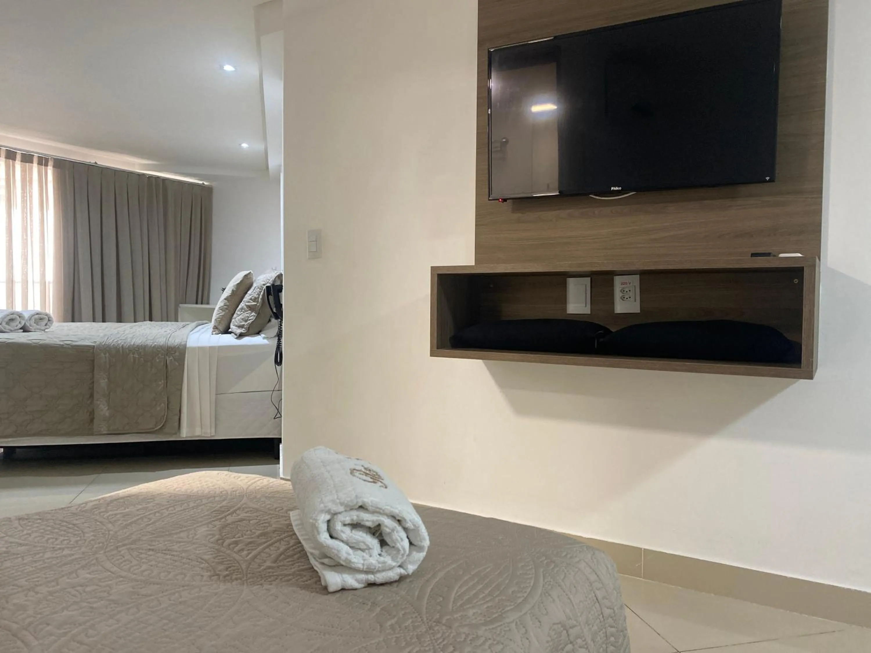 Bed in Gold Flat Cabo Branco