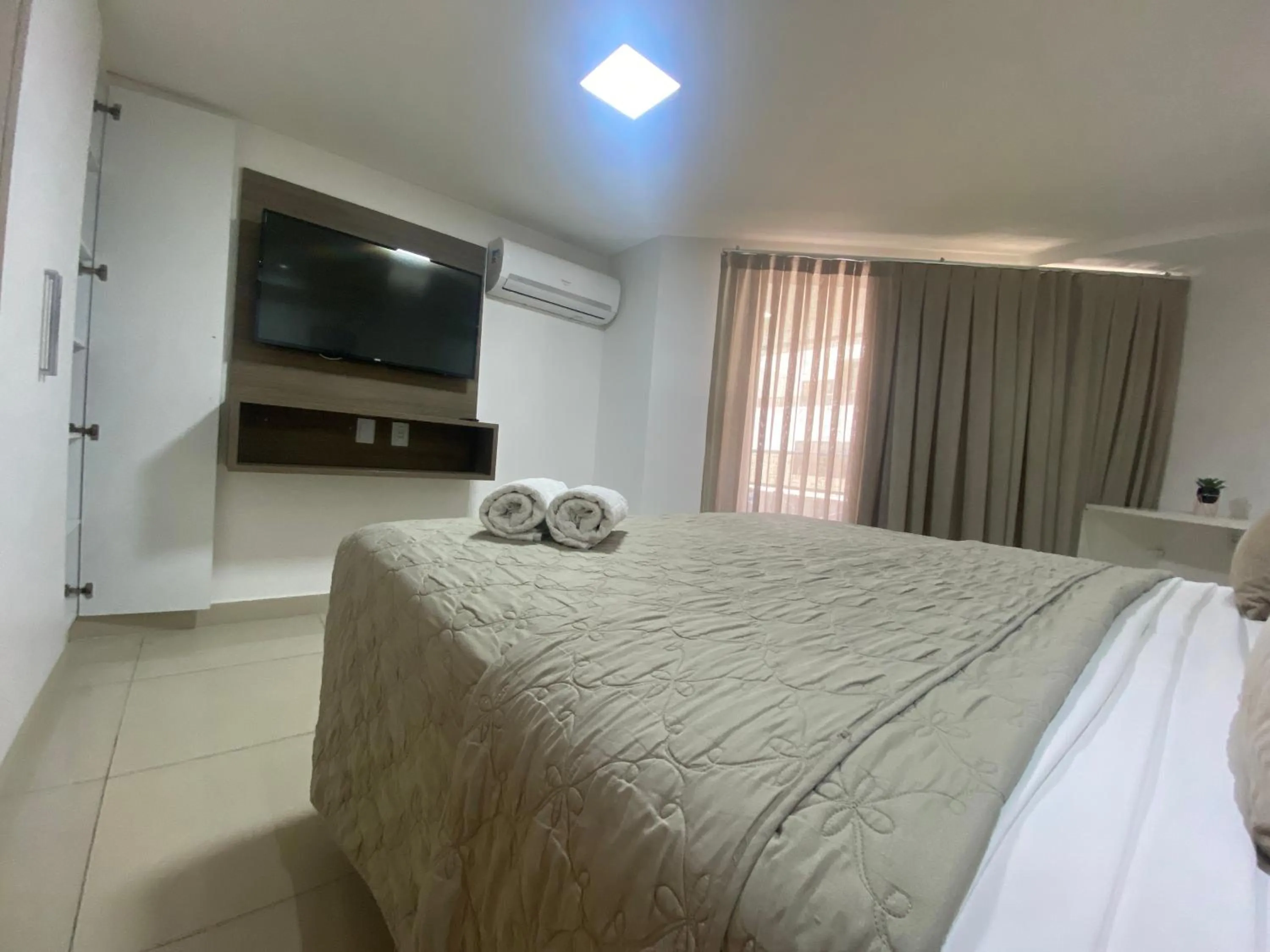 Bed in Gold Flat Cabo Branco