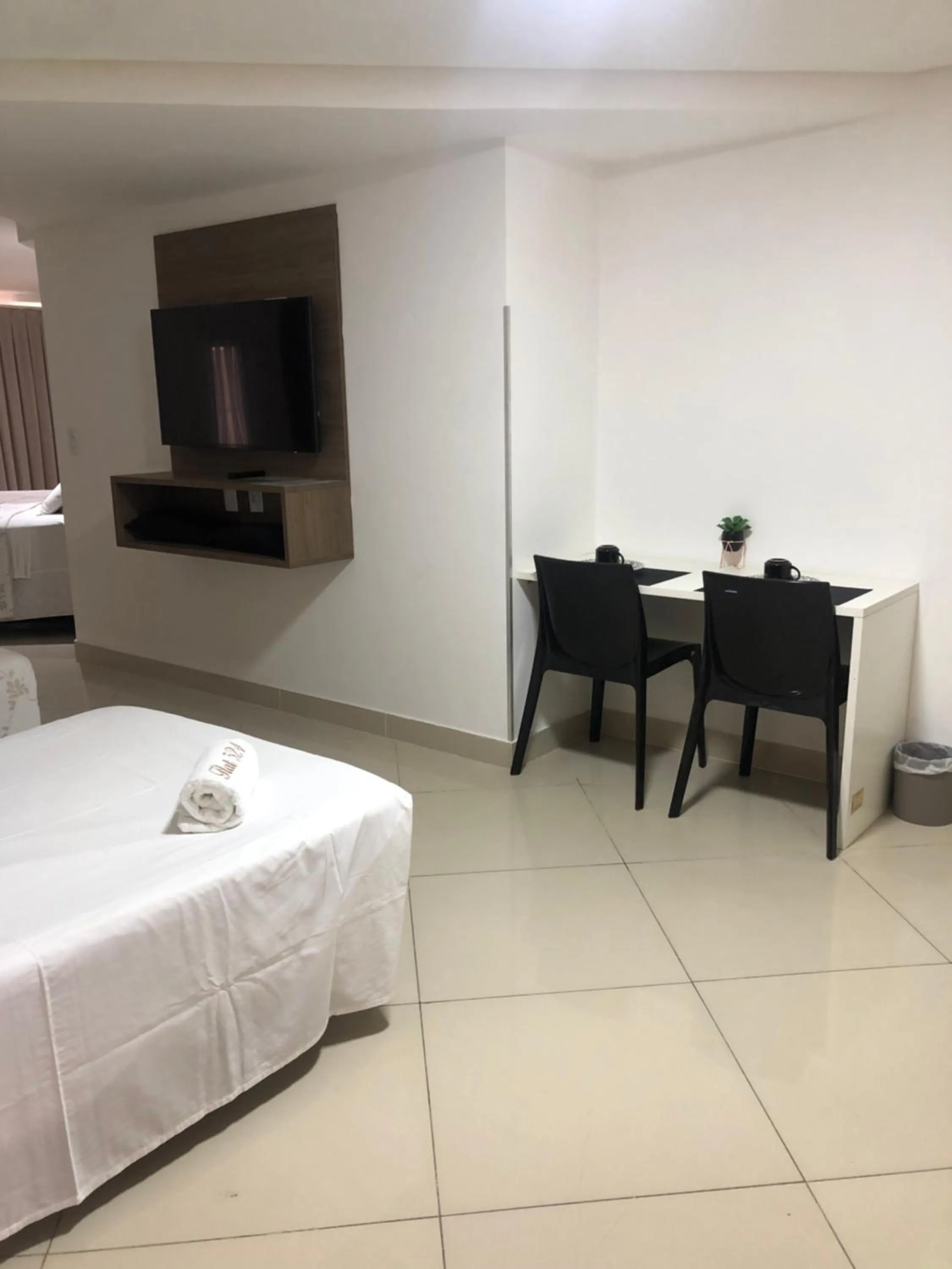 Bed in Gold Flat Cabo Branco