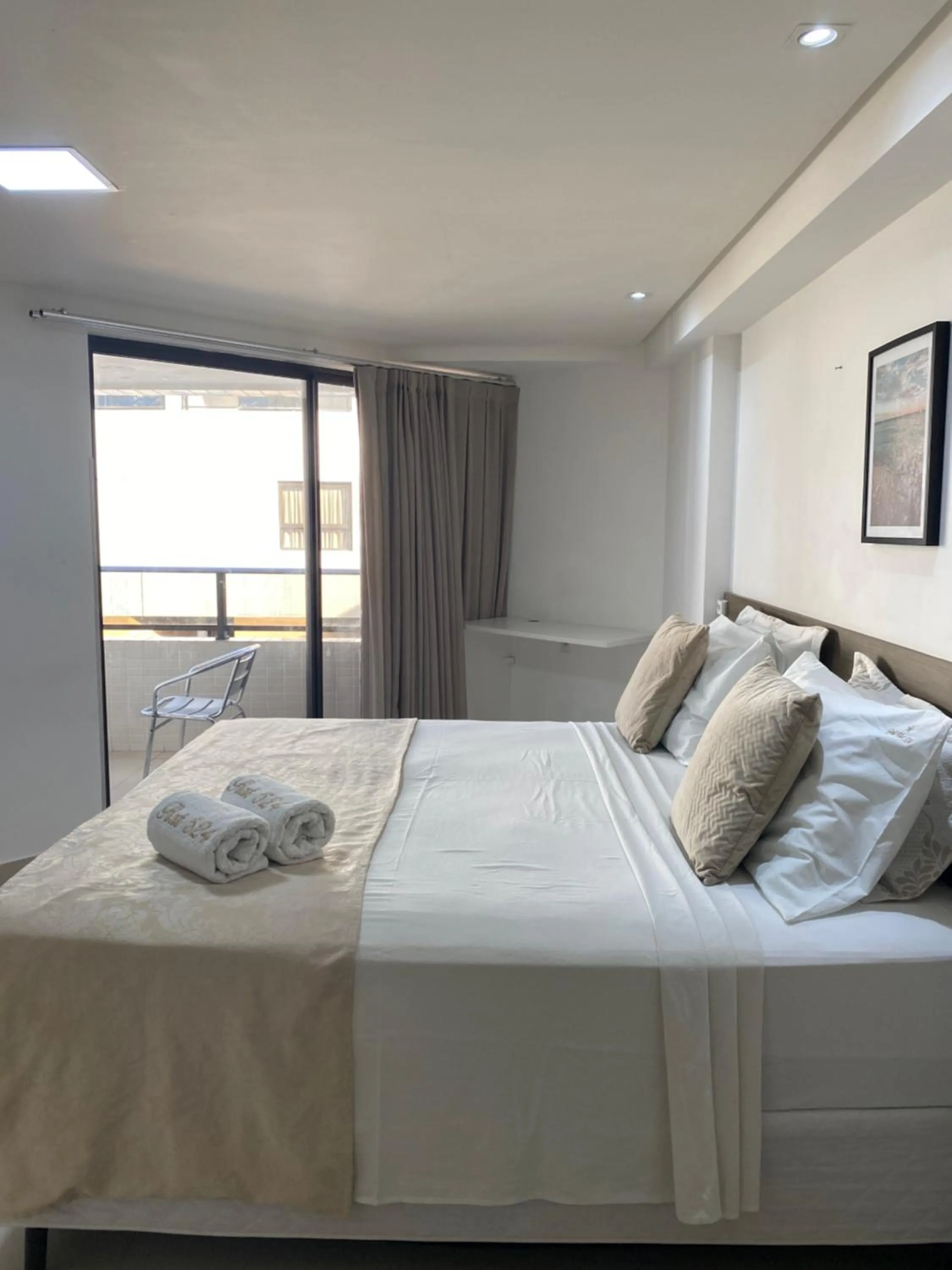 Bed in Gold Flat Cabo Branco