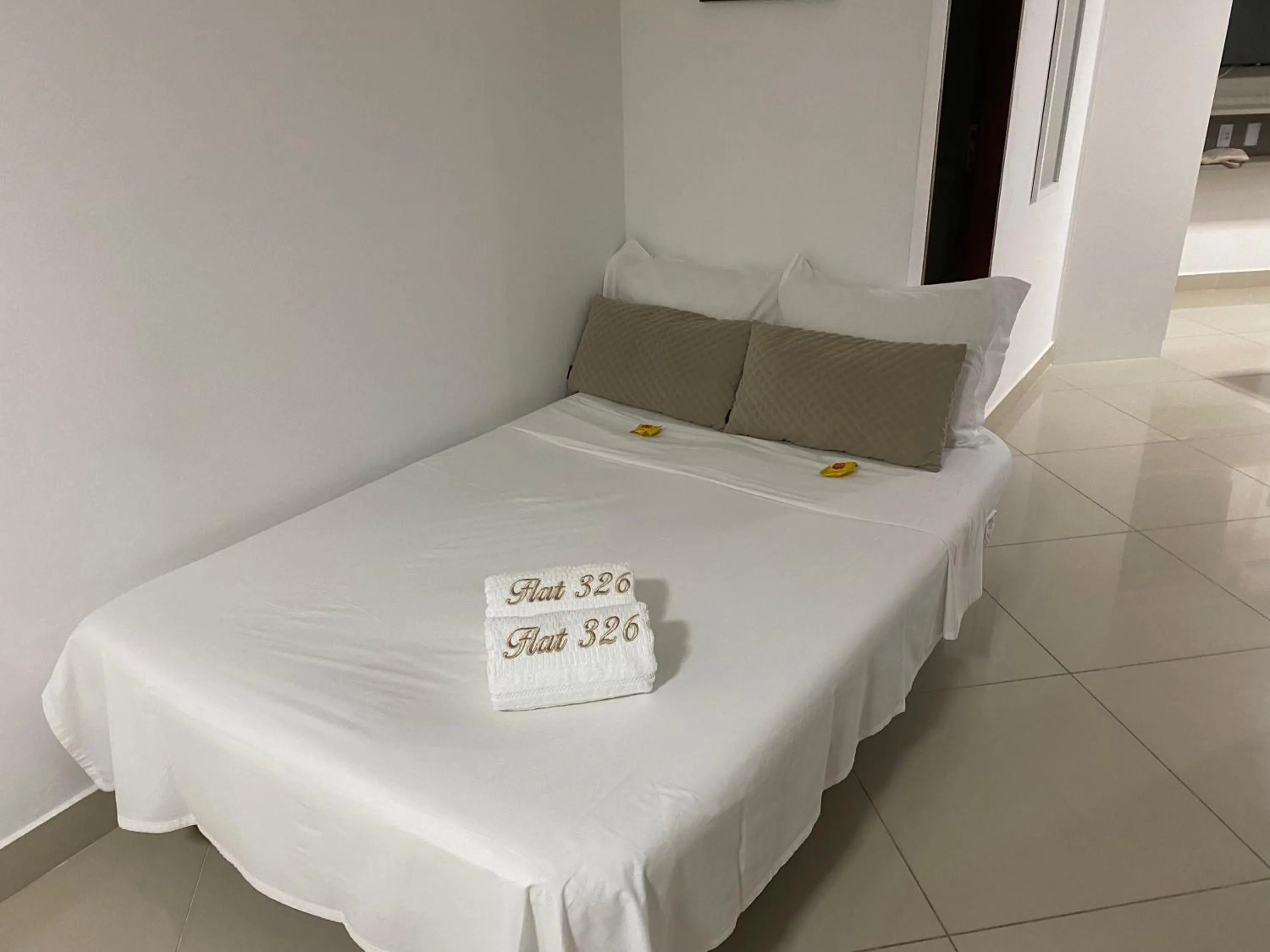 Bed in Gold Flat Cabo Branco