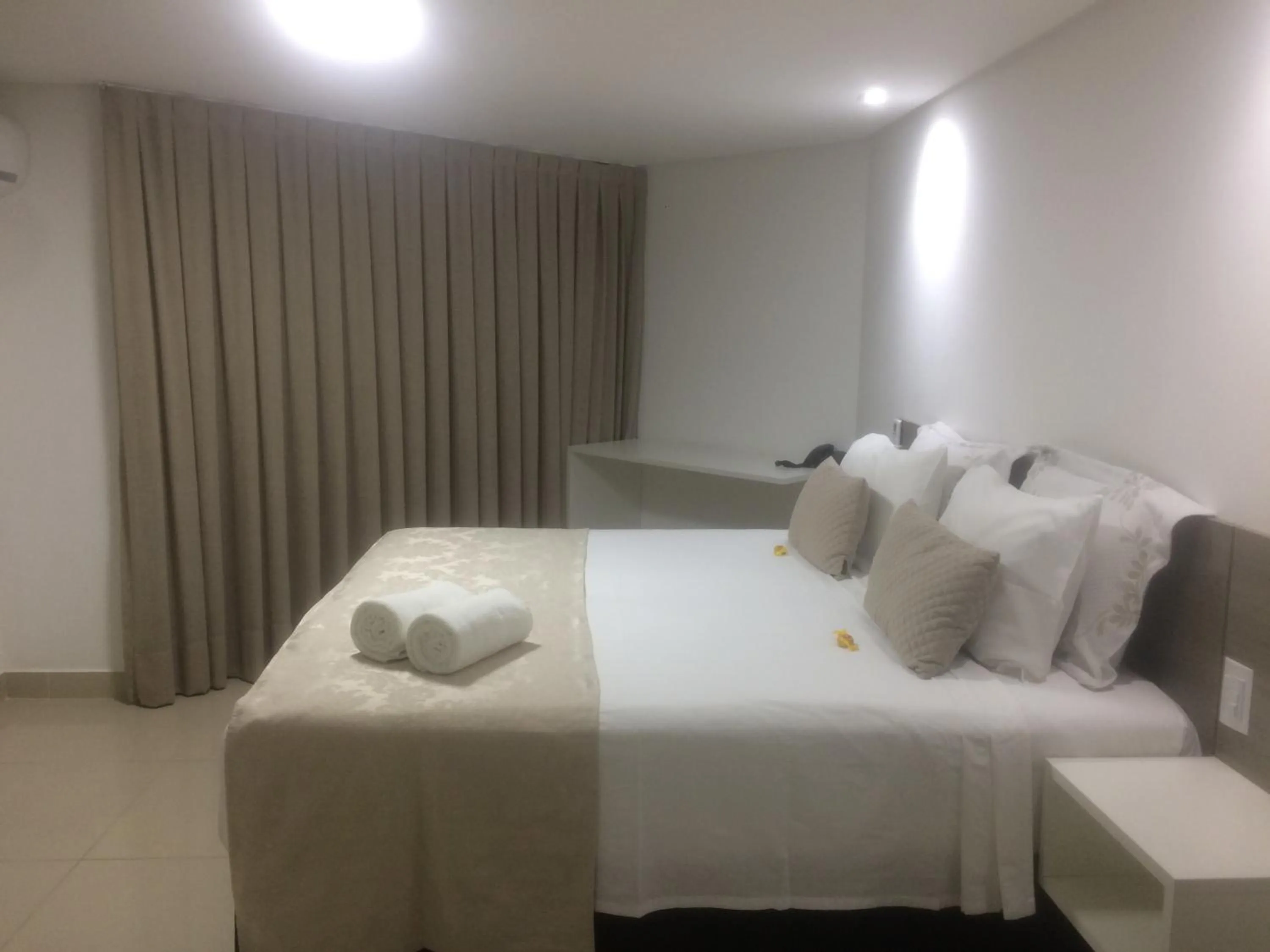 Bed in Gold Flat Cabo Branco