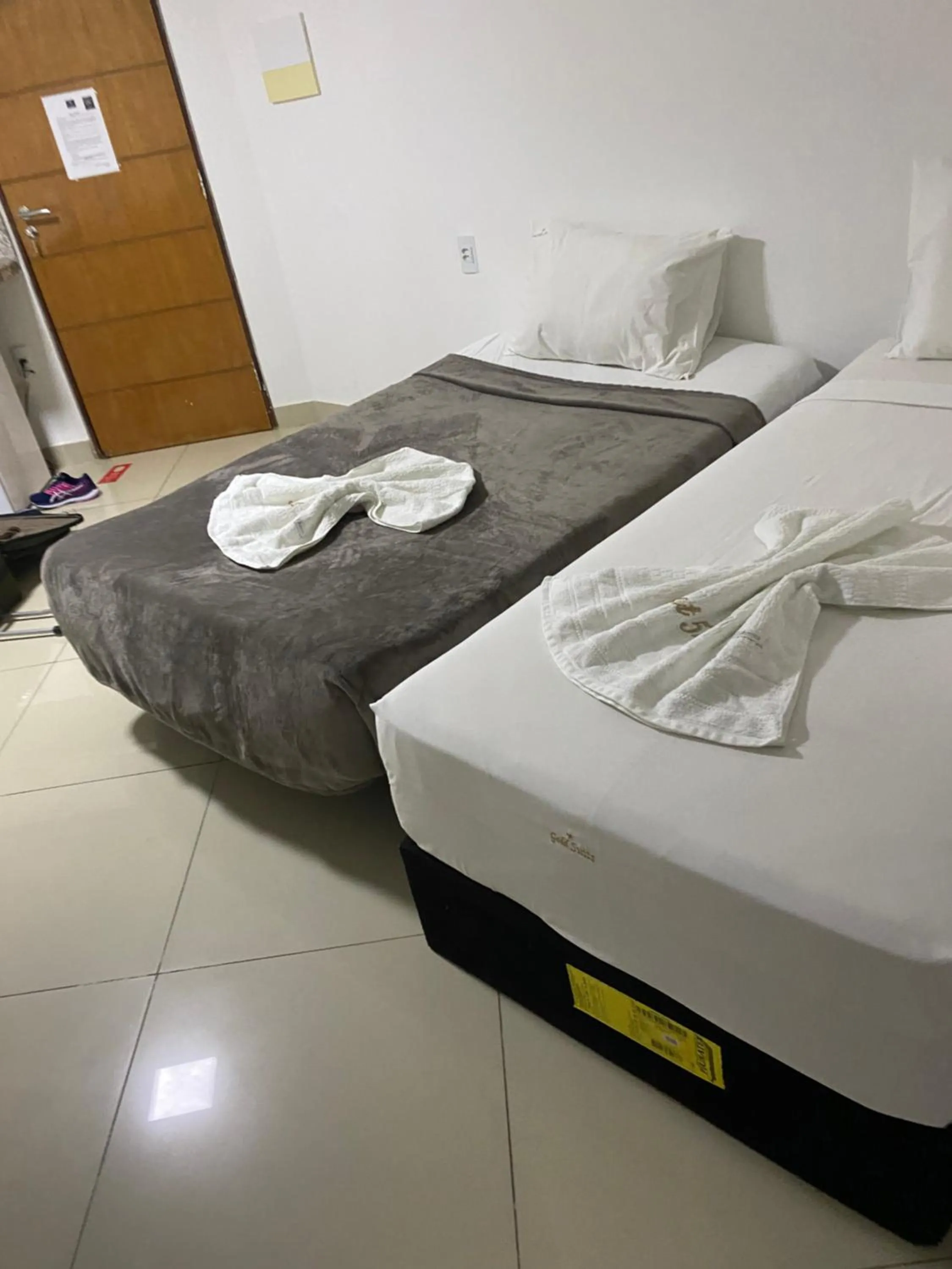 Bed in Gold Flat Cabo Branco