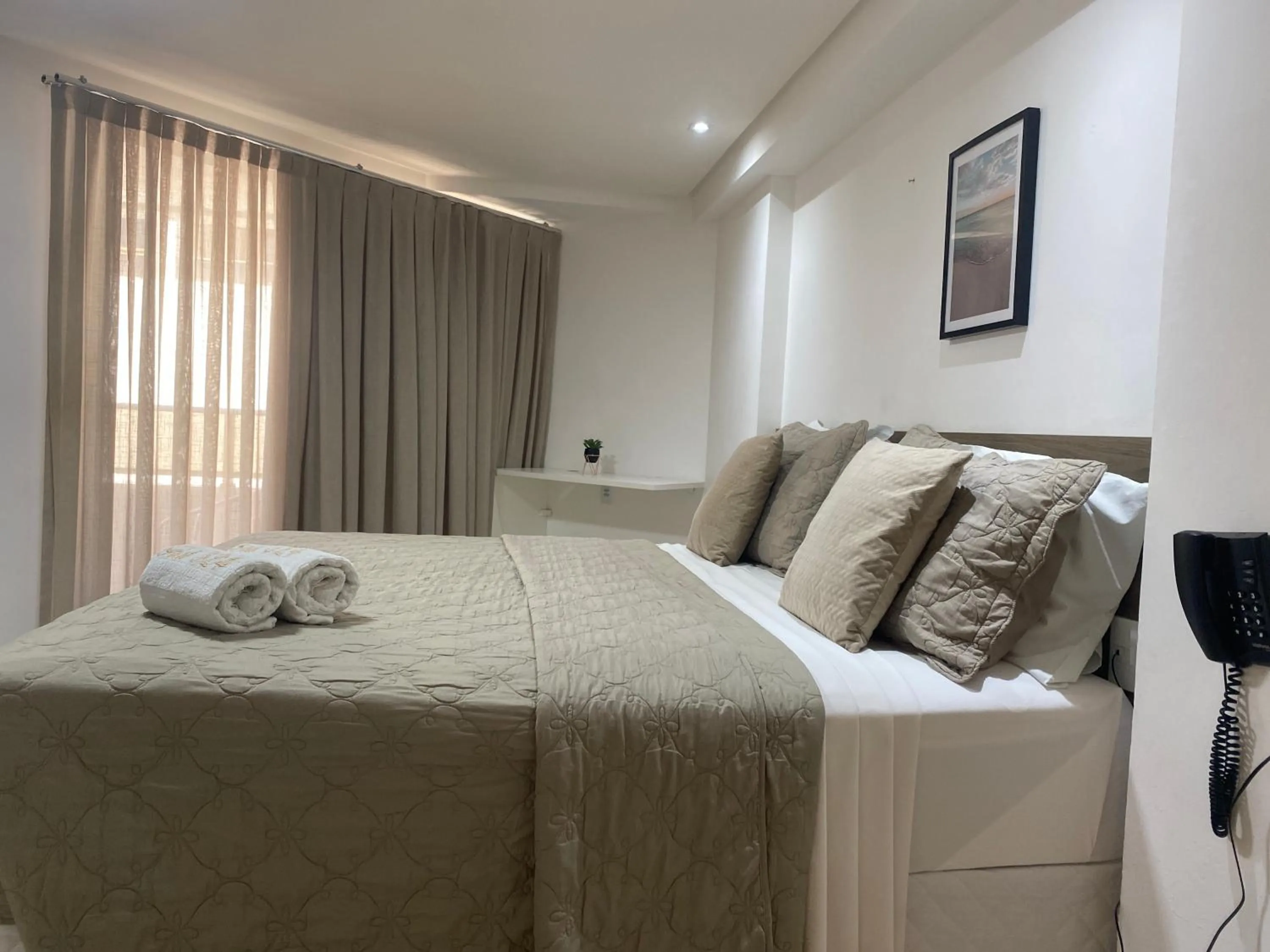 Bed in Gold Flat Cabo Branco