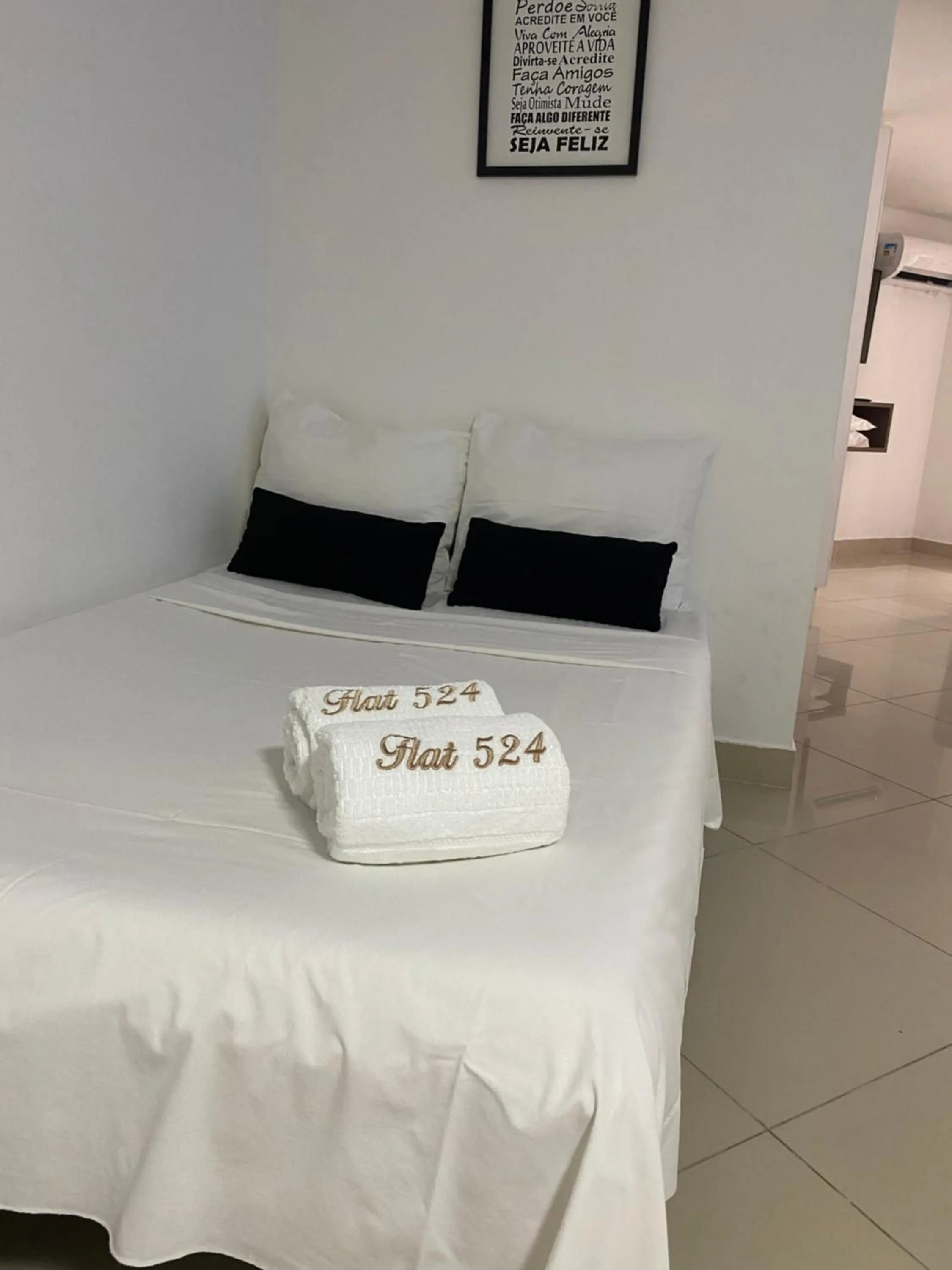 Bed in Gold Flat Cabo Branco