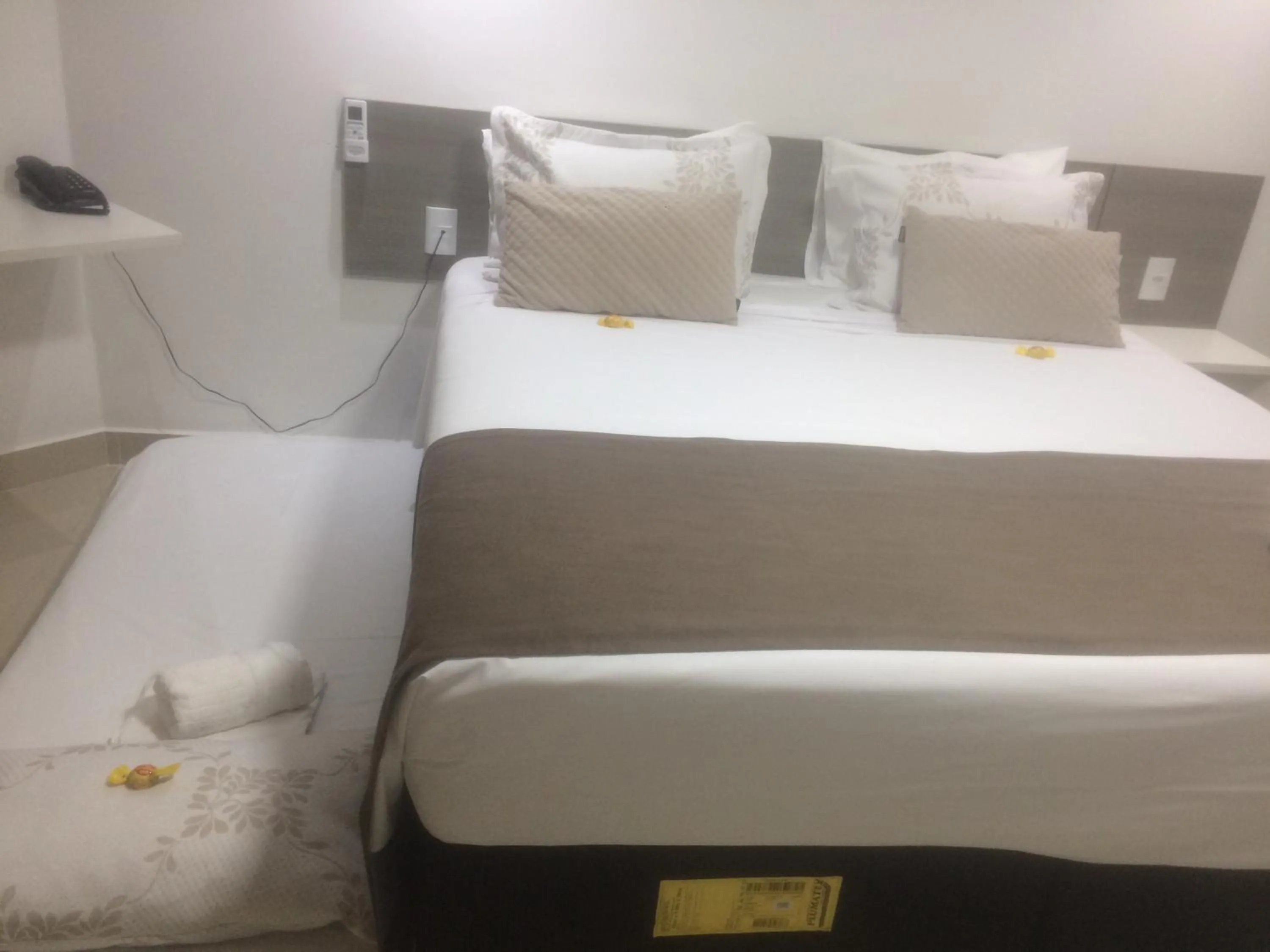 Bed in Gold Flat Cabo Branco