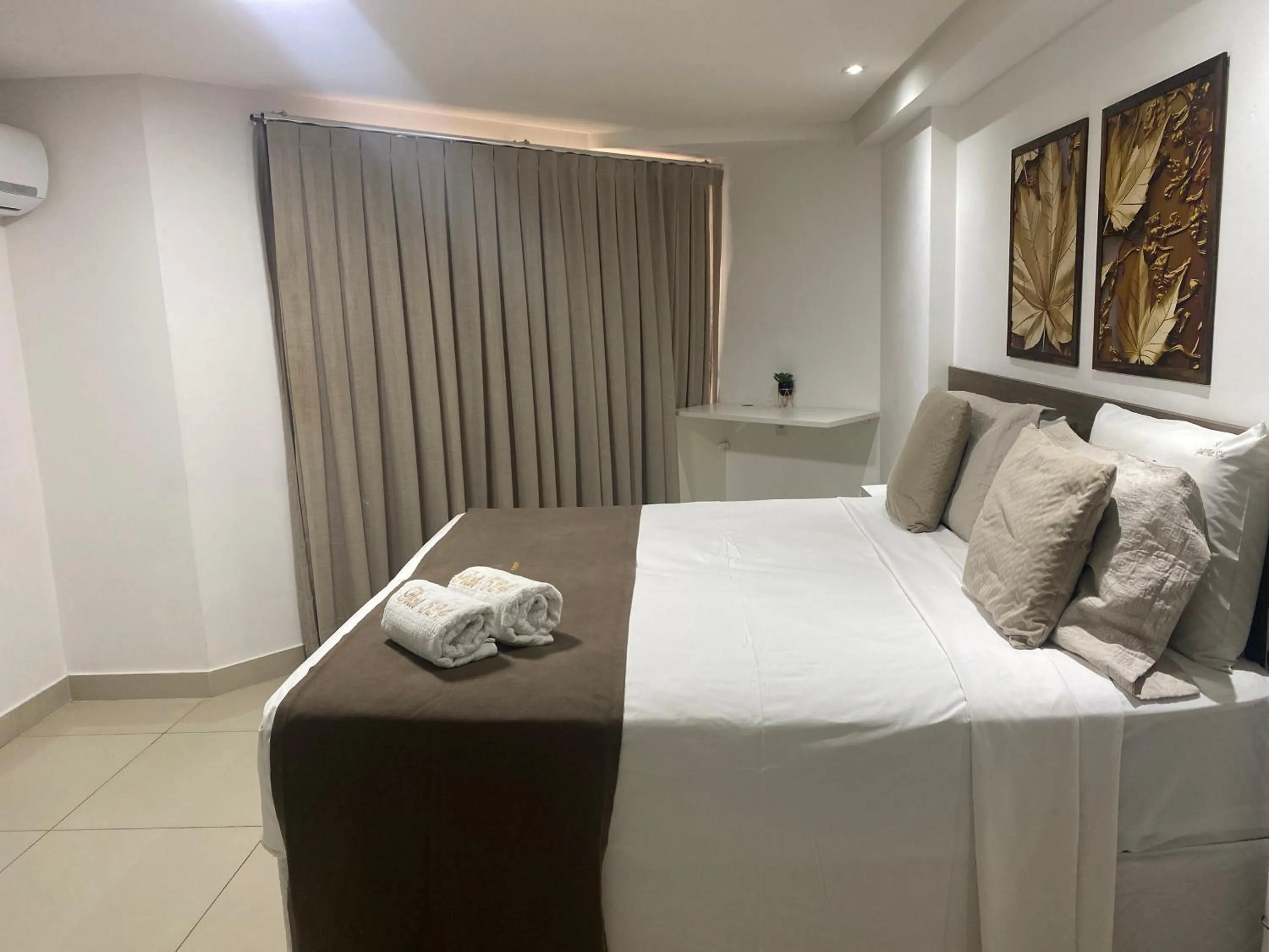 Bed in Gold Flat Cabo Branco