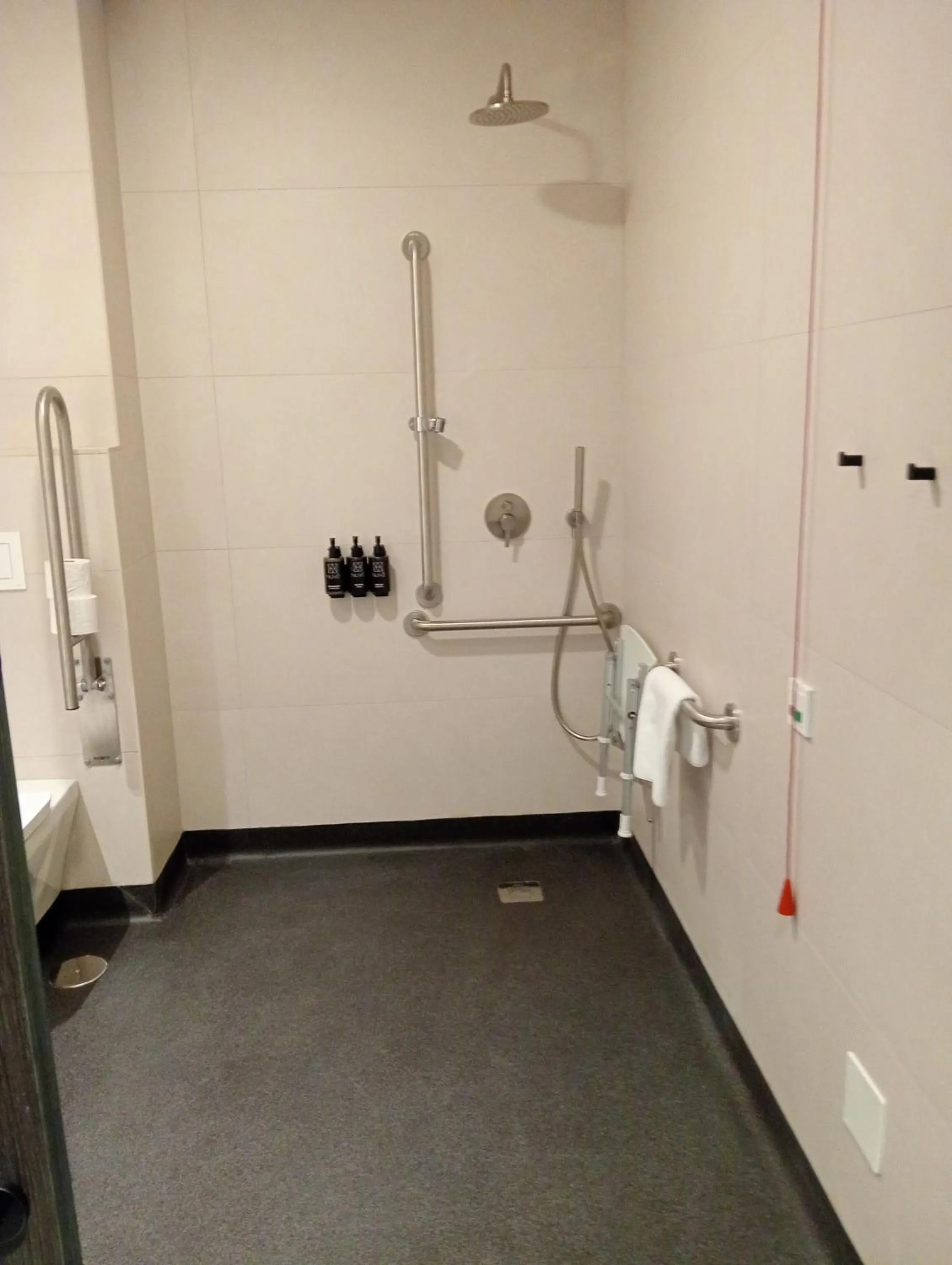 Shower in Nuvō Hotel Boutique