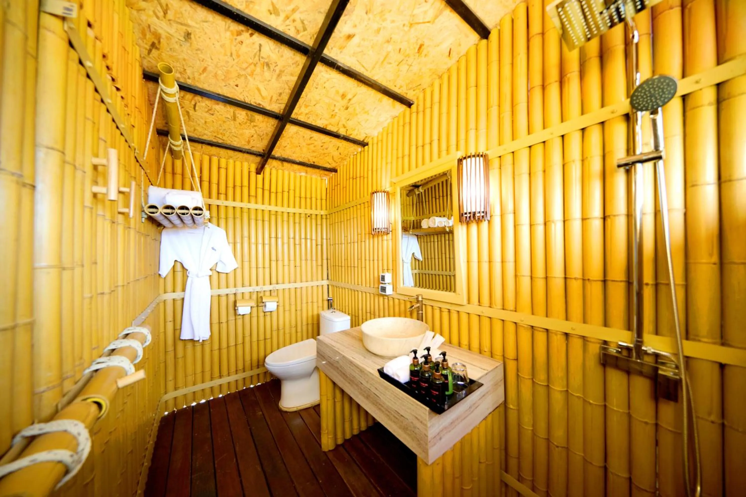 Shower in Beyond Skywalk Nangshi