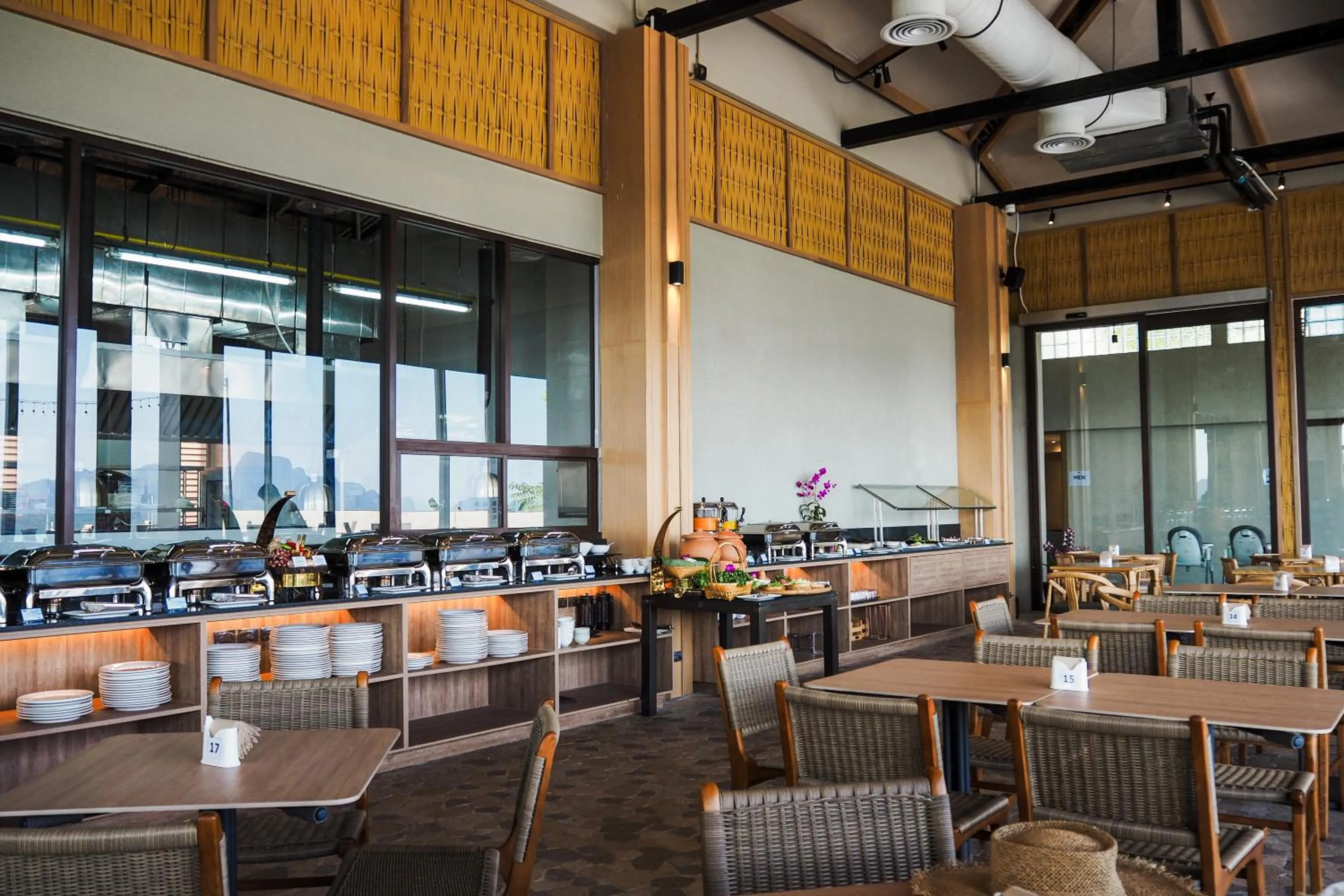 Restaurant/places to eat in Beyond Skywalk Nangshi