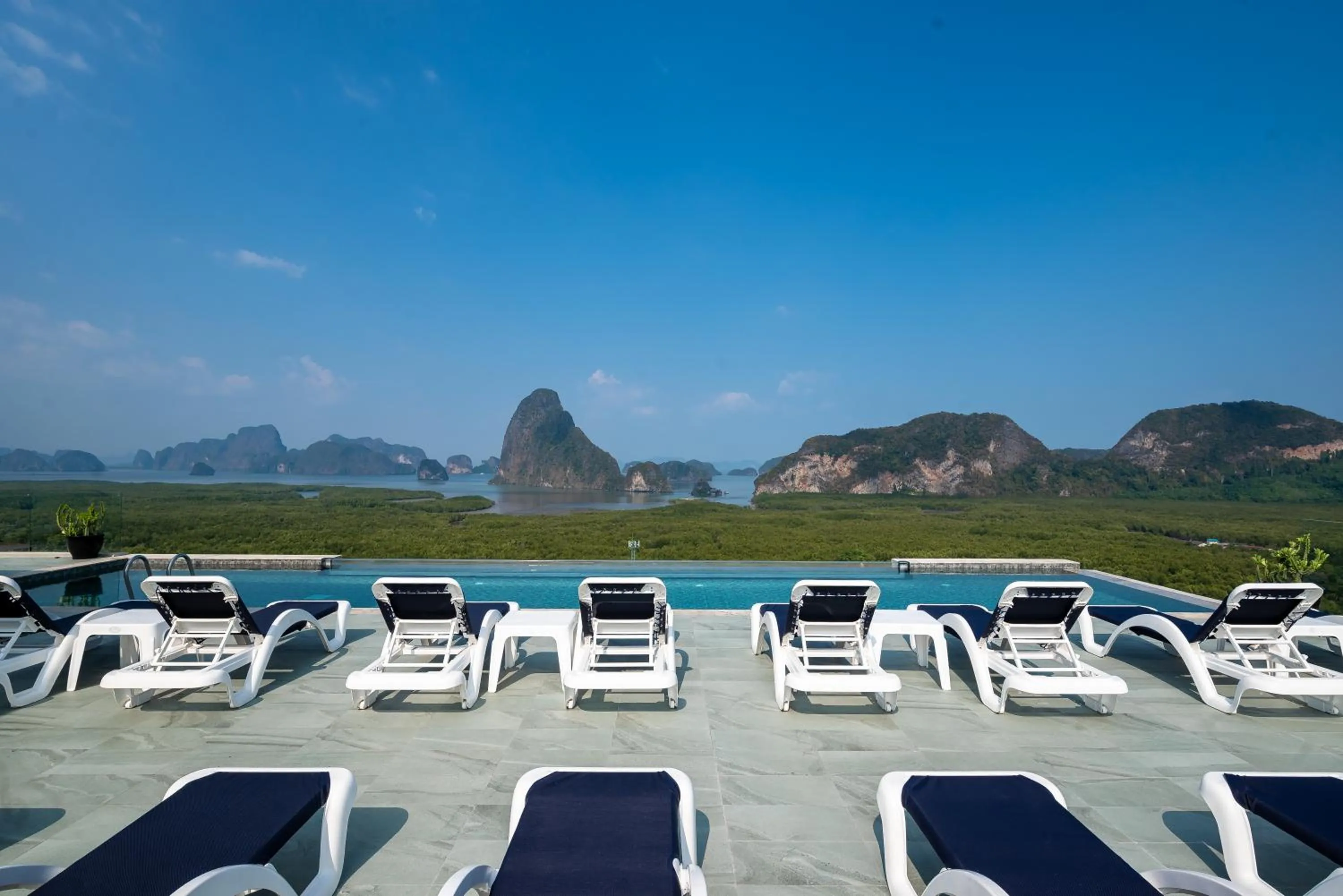 Pool view in Beyond Skywalk Nangshi