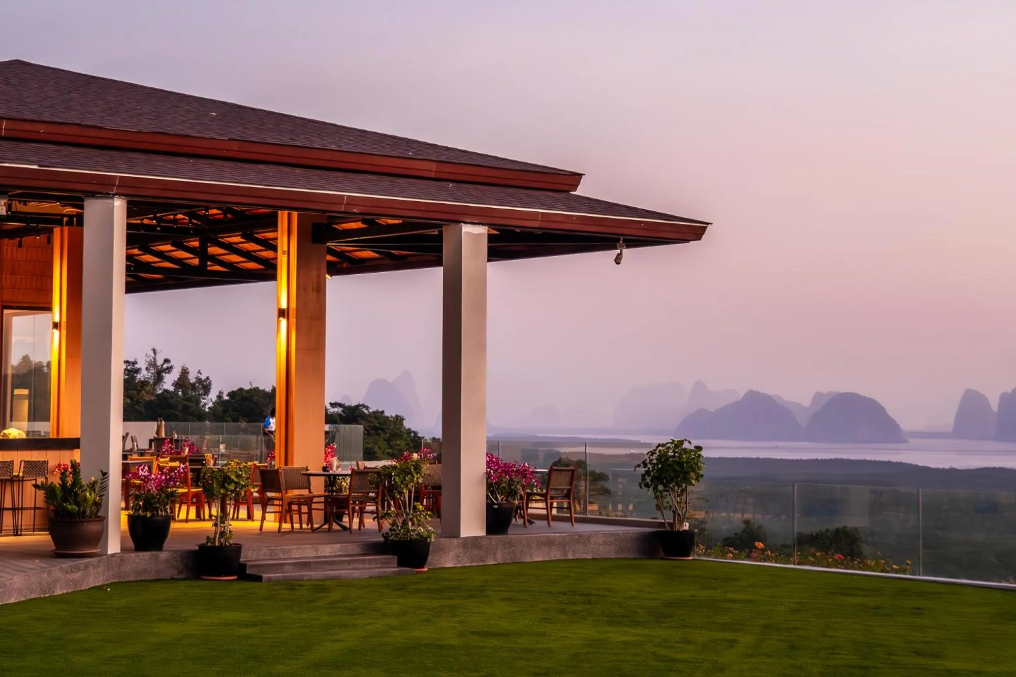 Restaurant/places to eat in Beyond Skywalk Nangshi