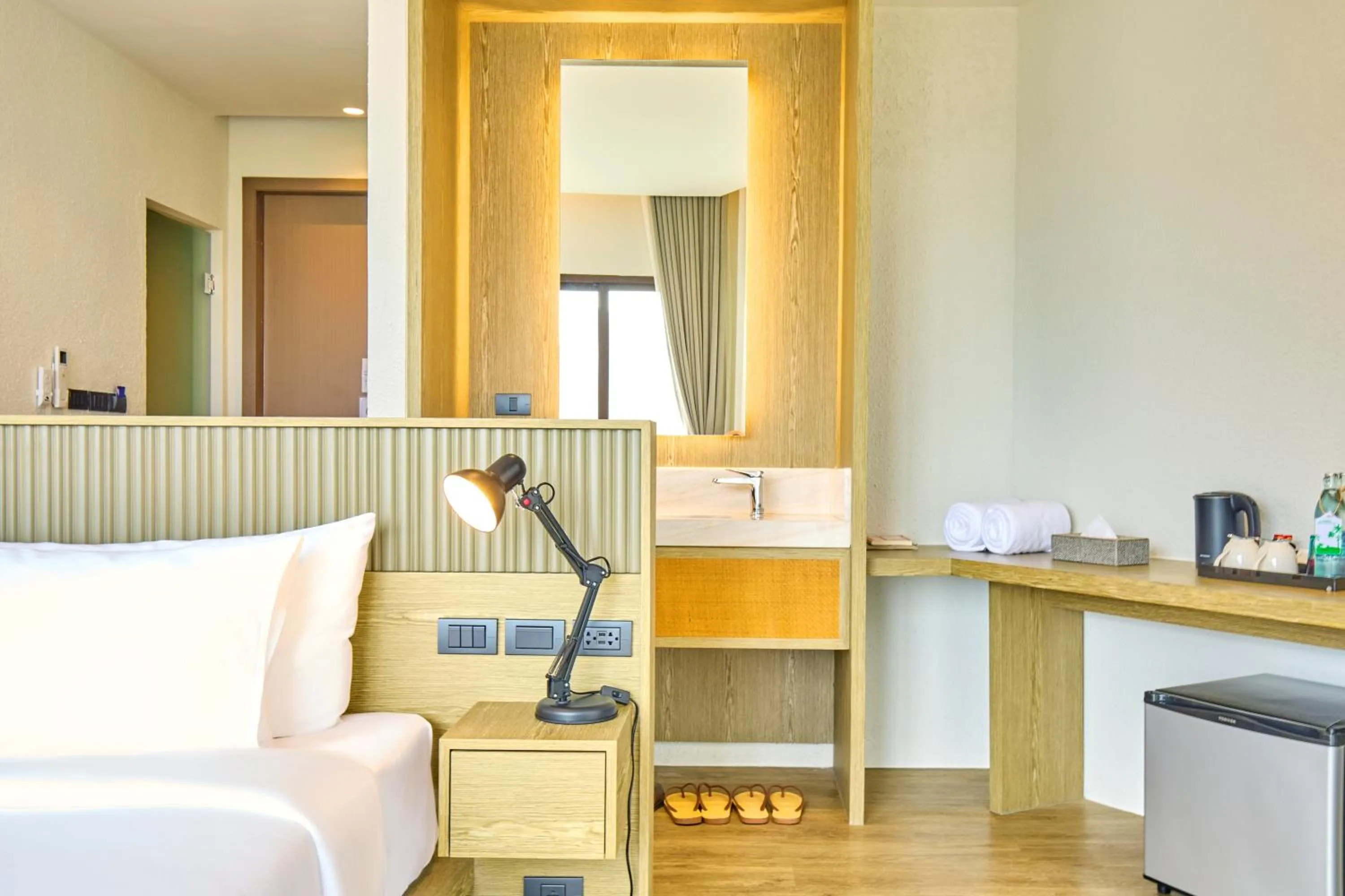 Photo of the whole room, Bed in Beyond Skywalk Nangshi