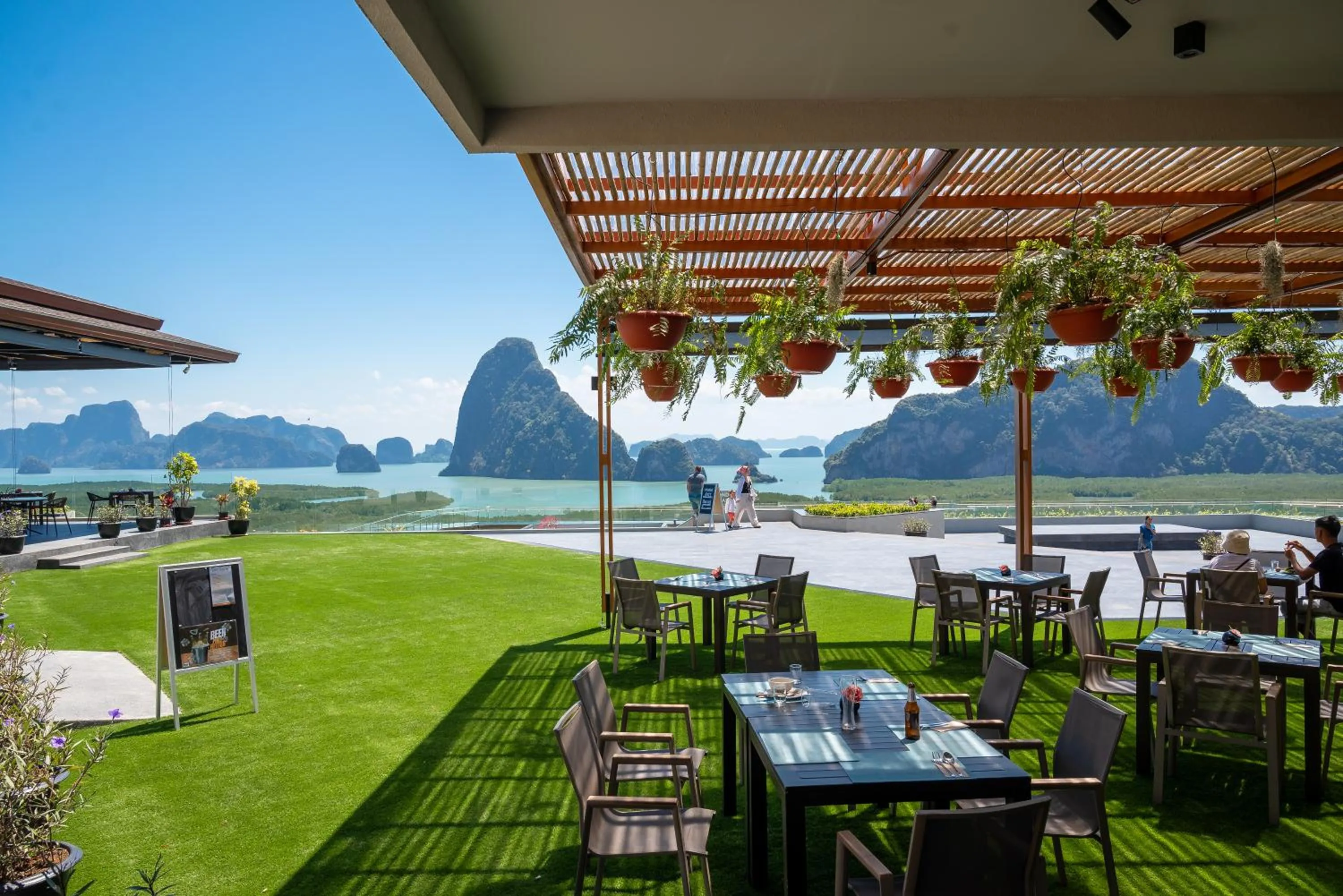 Restaurant/places to eat in Beyond Skywalk Nangshi