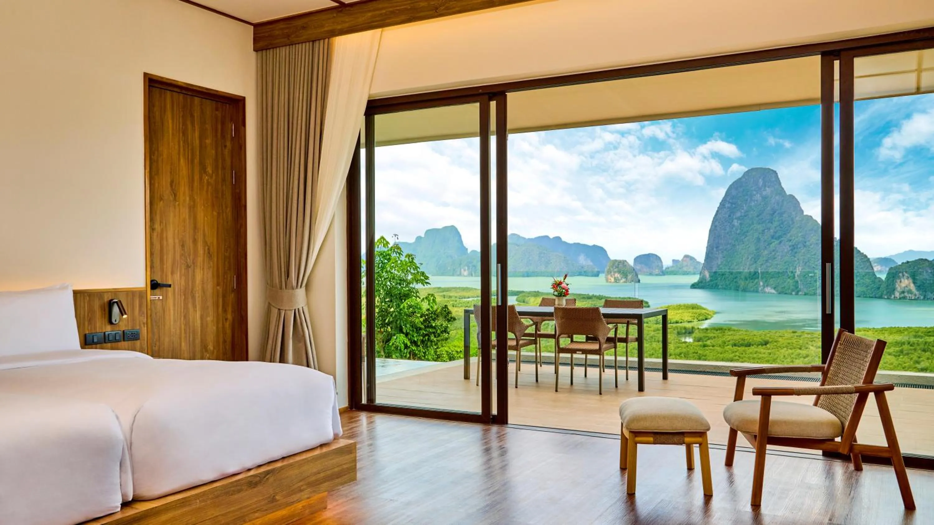 Balcony/Terrace, Bed in Beyond Skywalk Nangshi