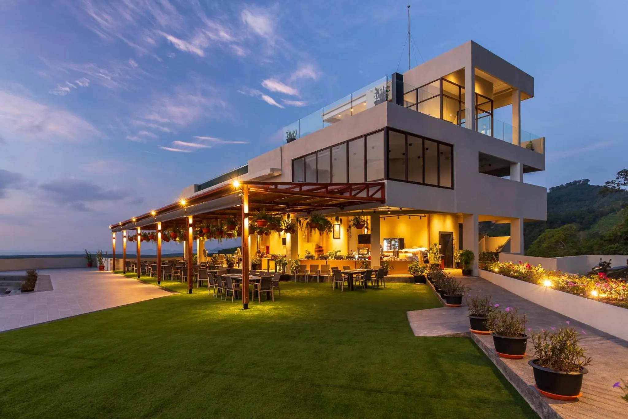 Restaurant/places to eat in Beyond Skywalk Nangshi