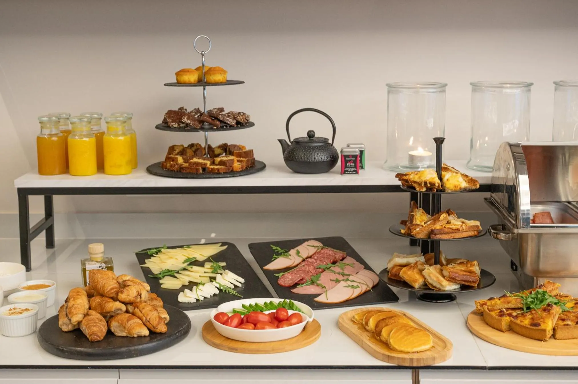 Coffee/tea facilities in IRA - ΗΡΑ Hotel