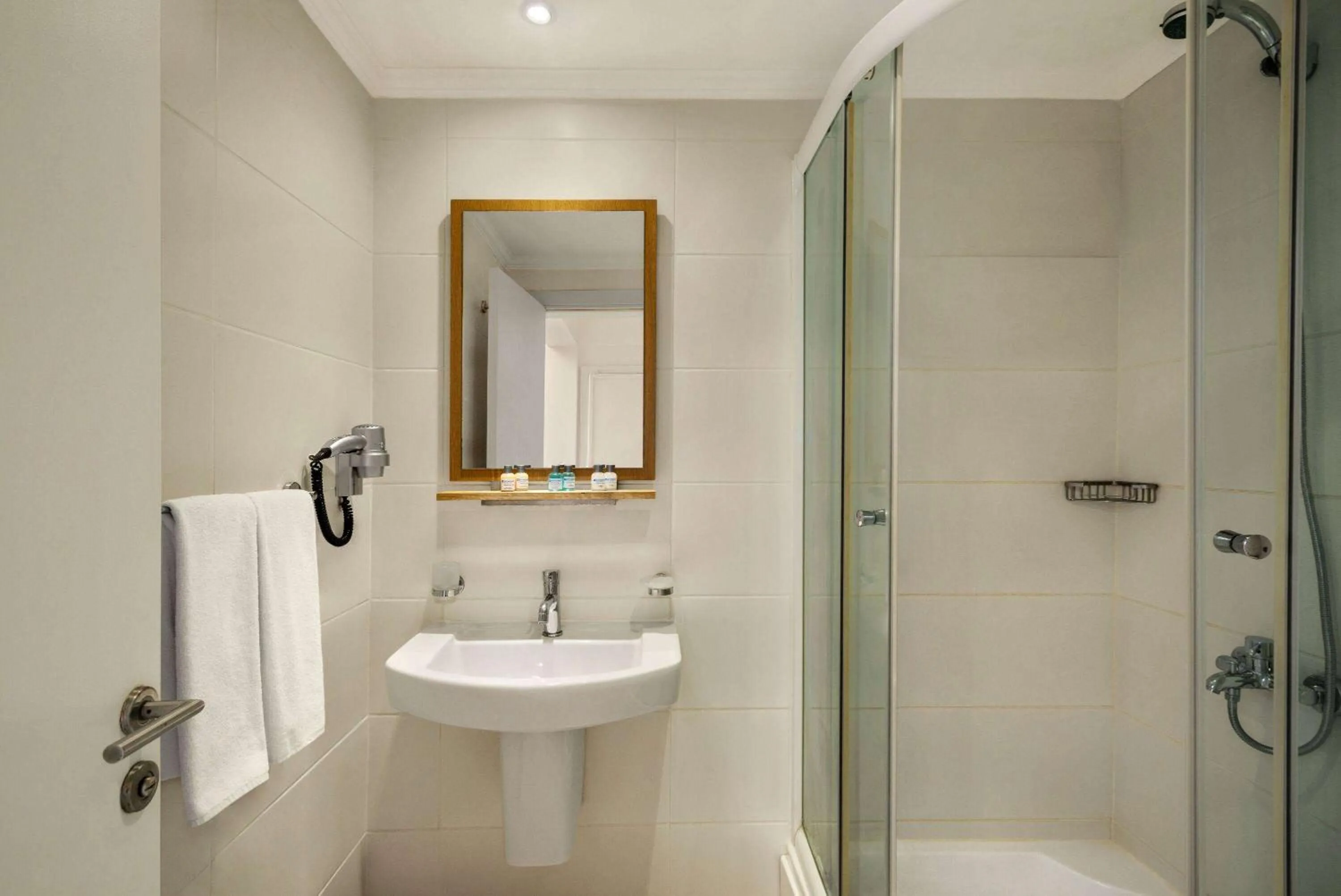 Shower, Bathroom in Wyndham Residences, Kusadasi Golf & Spa