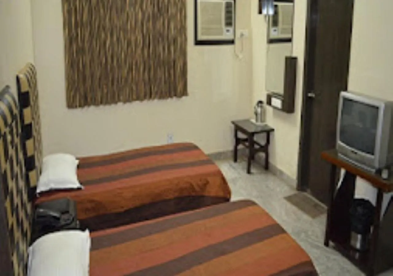 Communal lounge/ TV room, Bed in Hotel R.K.Palace Jharkhand