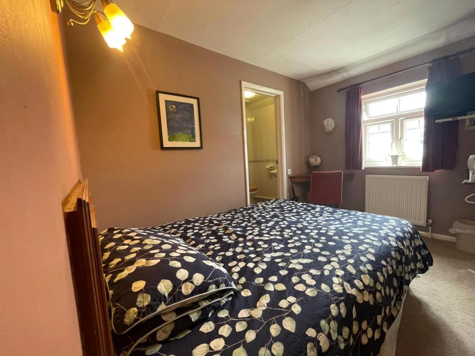 Bedroom, Bed in The Prince of Wales