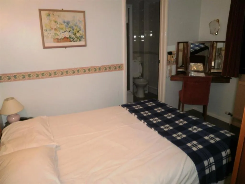 Bedroom, Bed in The Prince of Wales