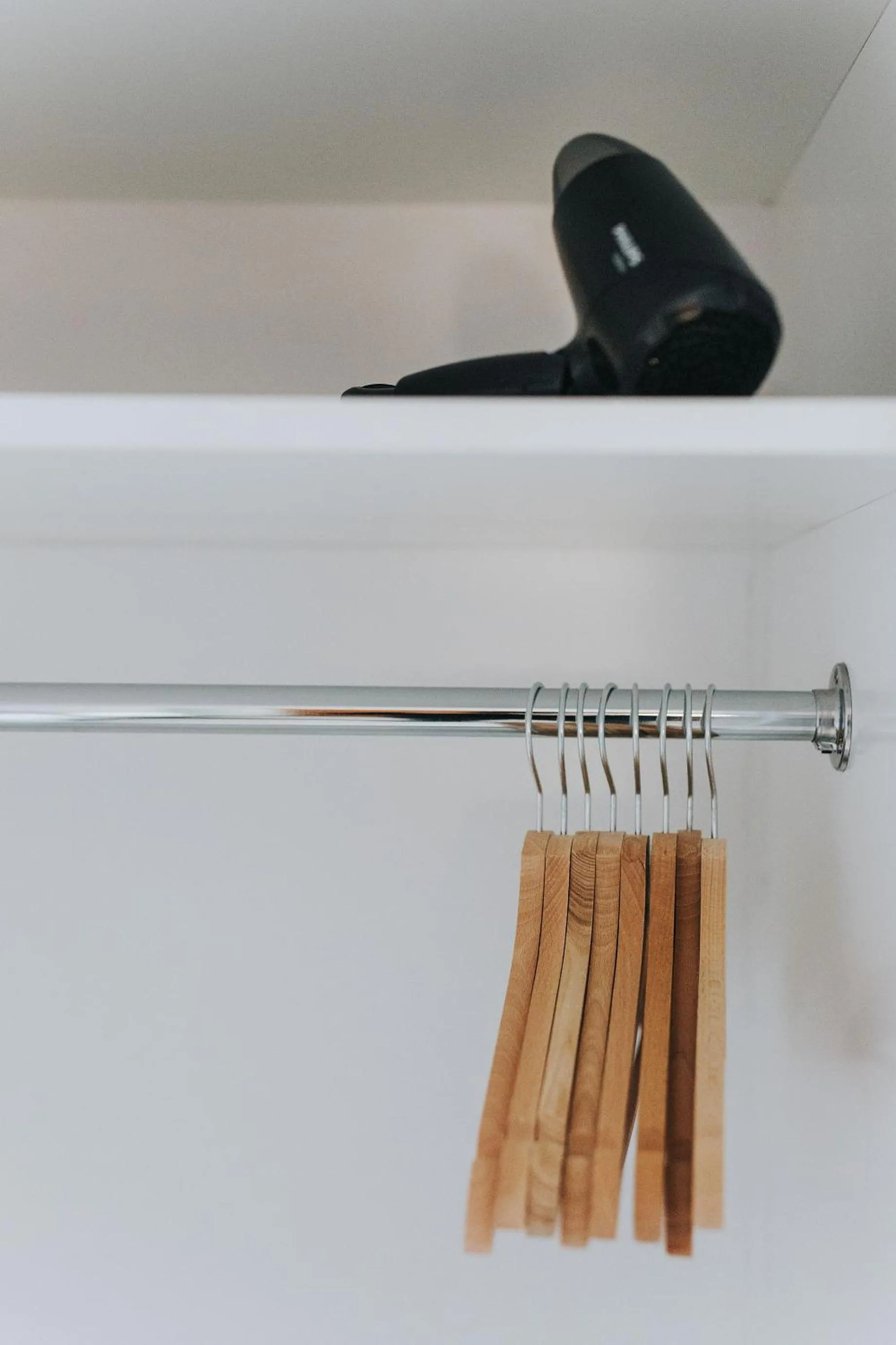 wardrobe in Apartamenty BIBLIO