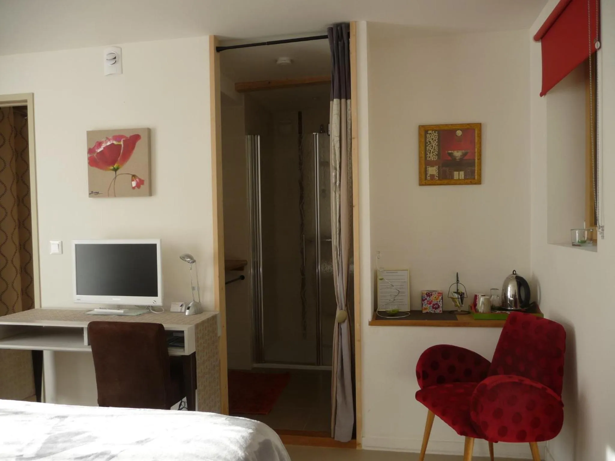 Decorative detail, Bed in Le Jardin aux Oiseaux