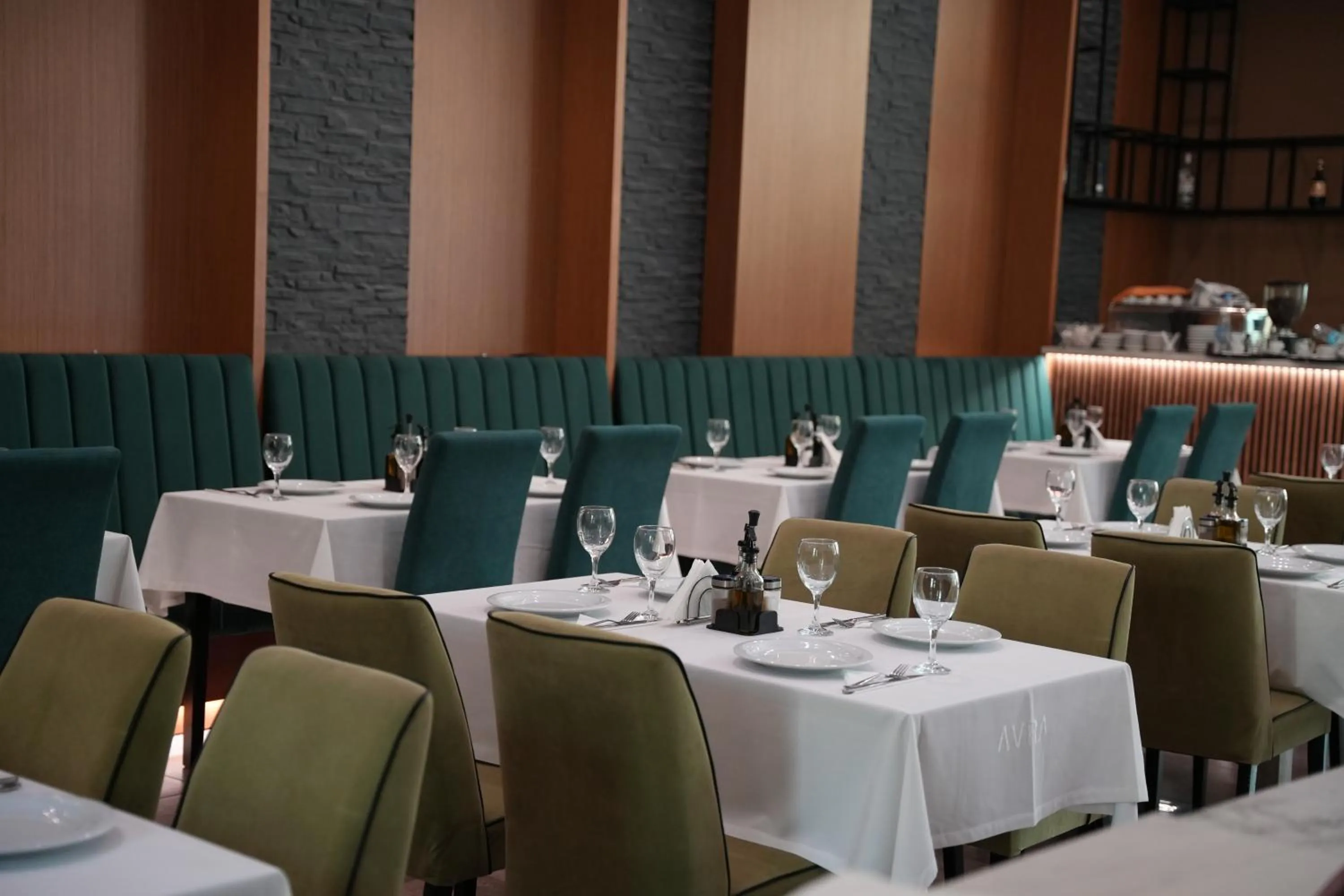 Restaurant/places to eat in Sun Hotel