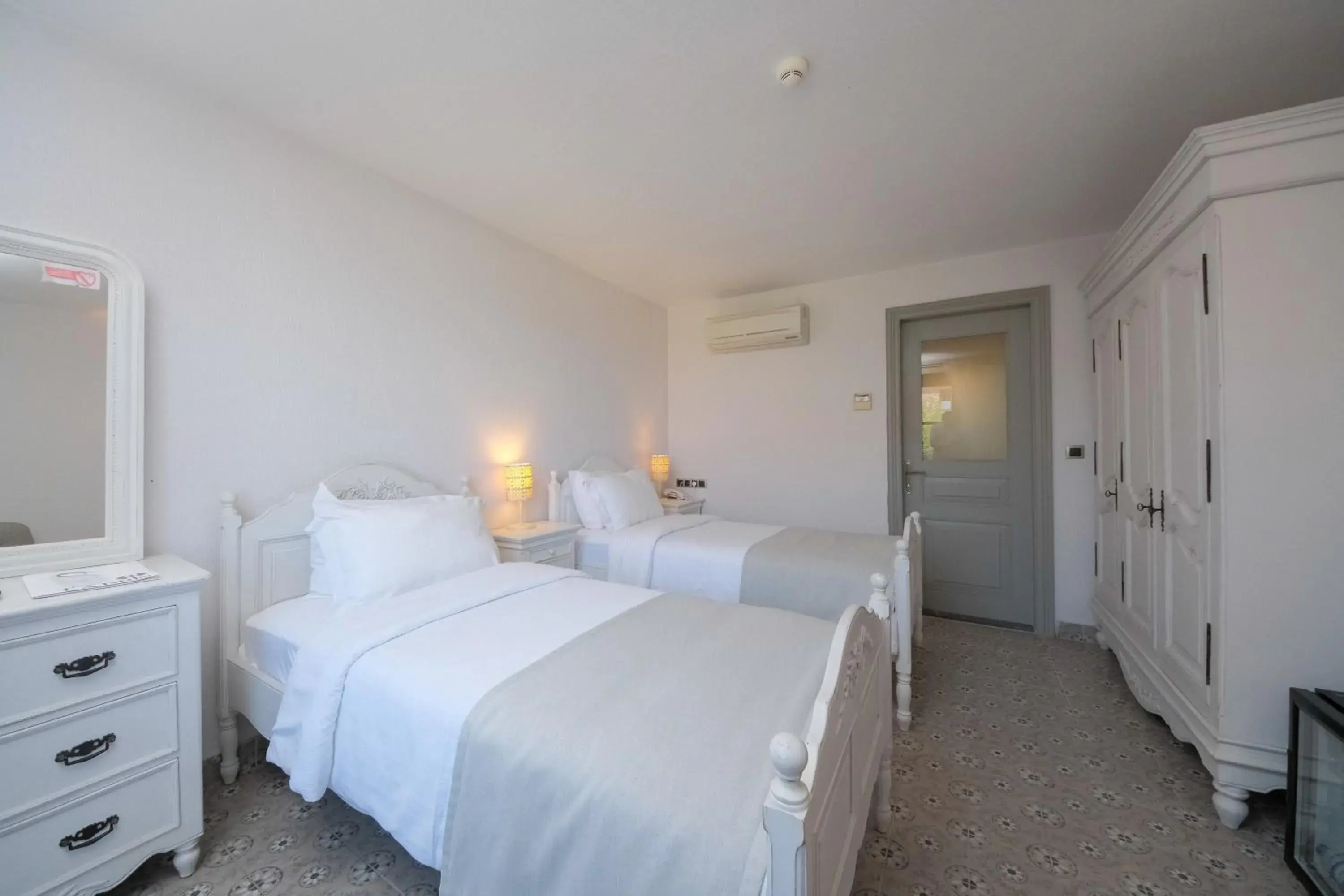 Twin Room with Terrace in Cunda Labris Hotel Twin Room with Terrace in Cunda Labris Hotel