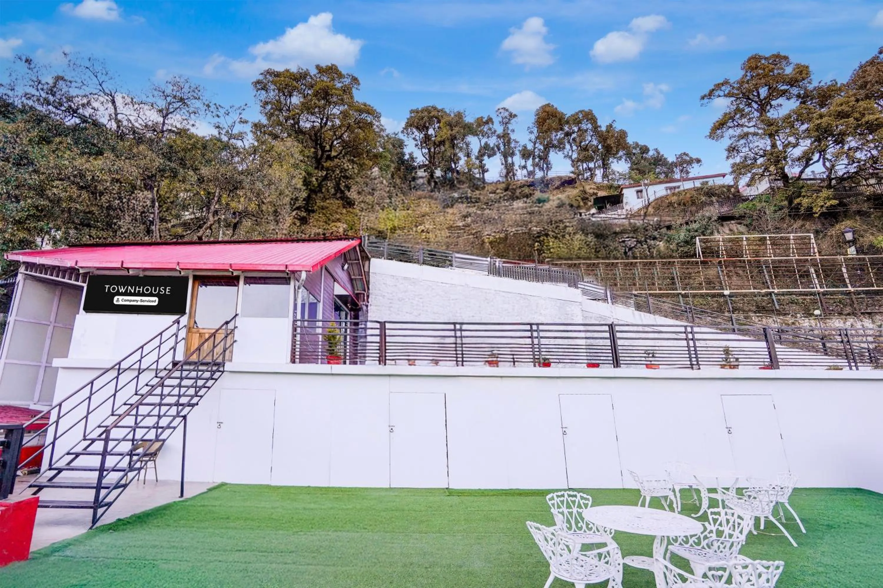 Facade/entrance in Super Townhouse Mall Road Near Library Chowk