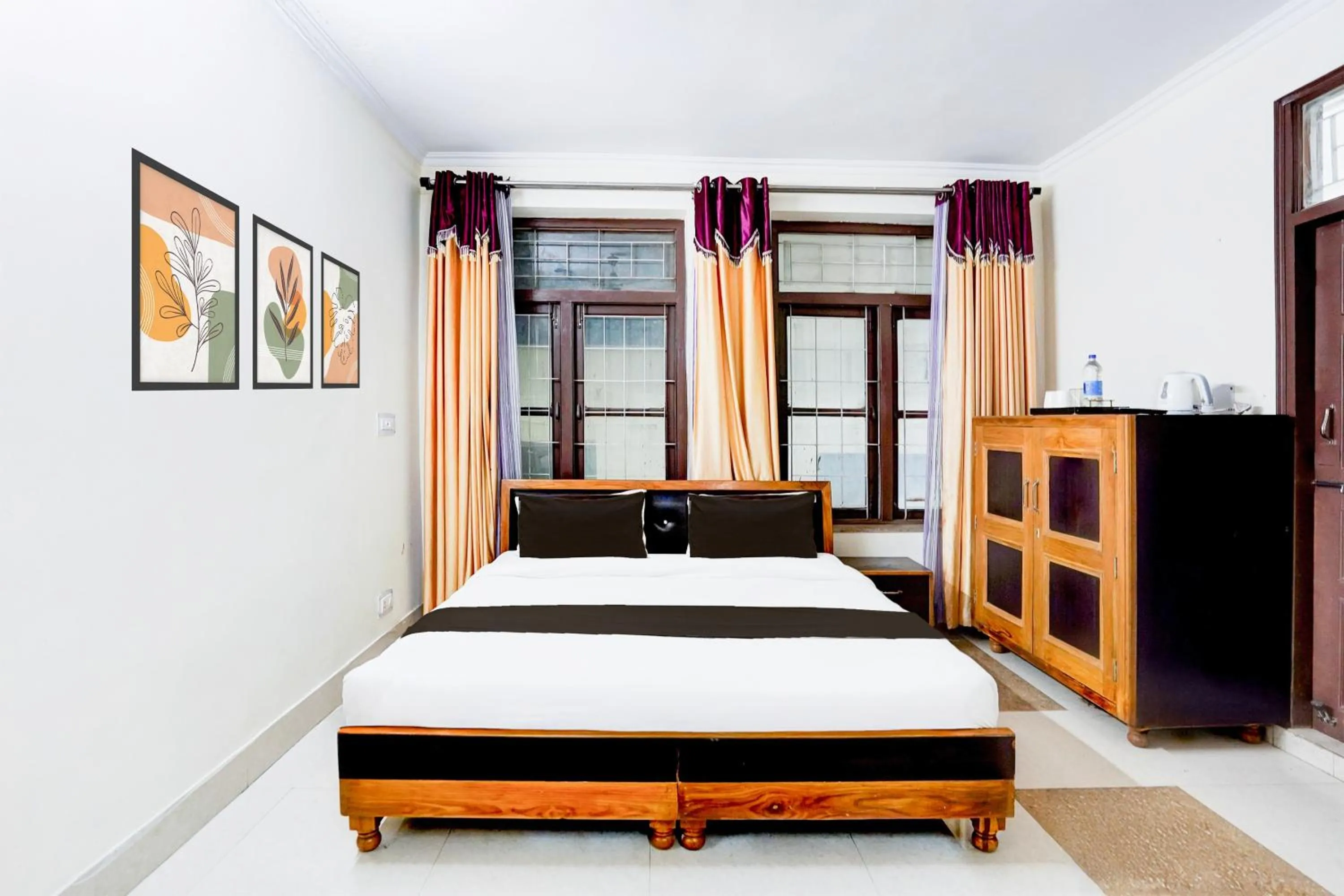 Bedroom, Bed in Super Townhouse Mall Road Near Library Chowk
