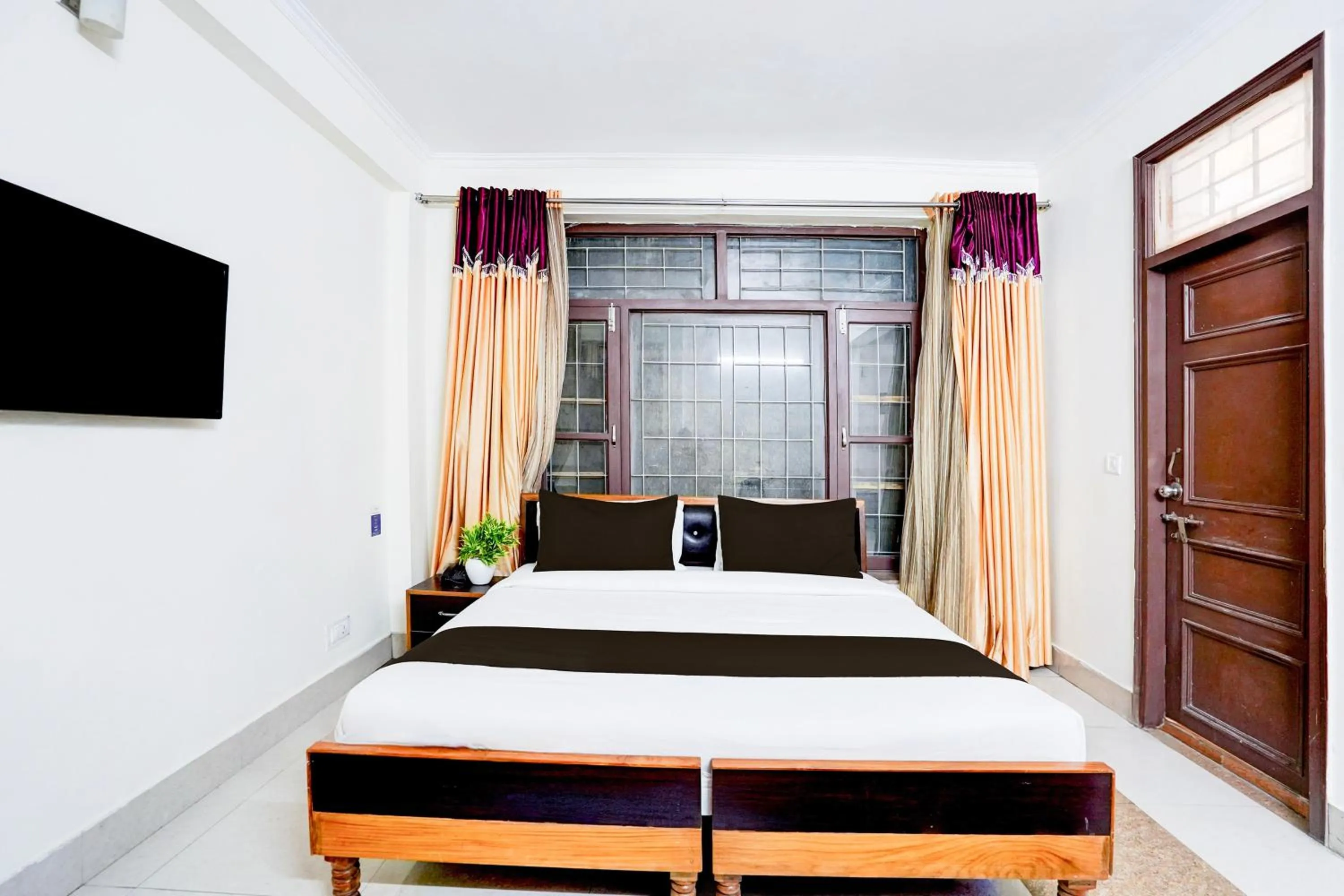 Bedroom, Bed in Super Townhouse Mall Road Near Library Chowk