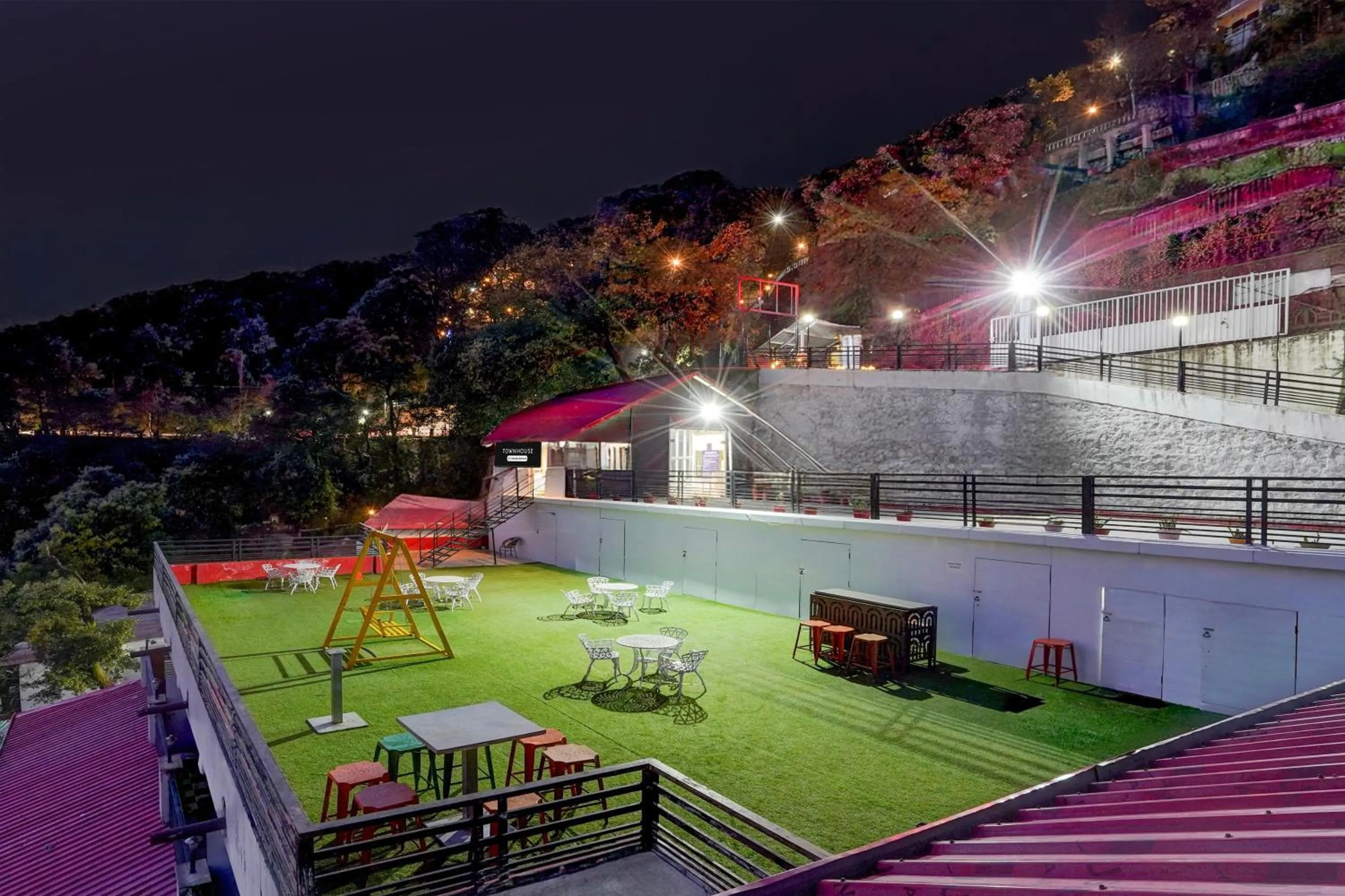 Facade/entrance in Super Townhouse Mall Road Near Library Chowk