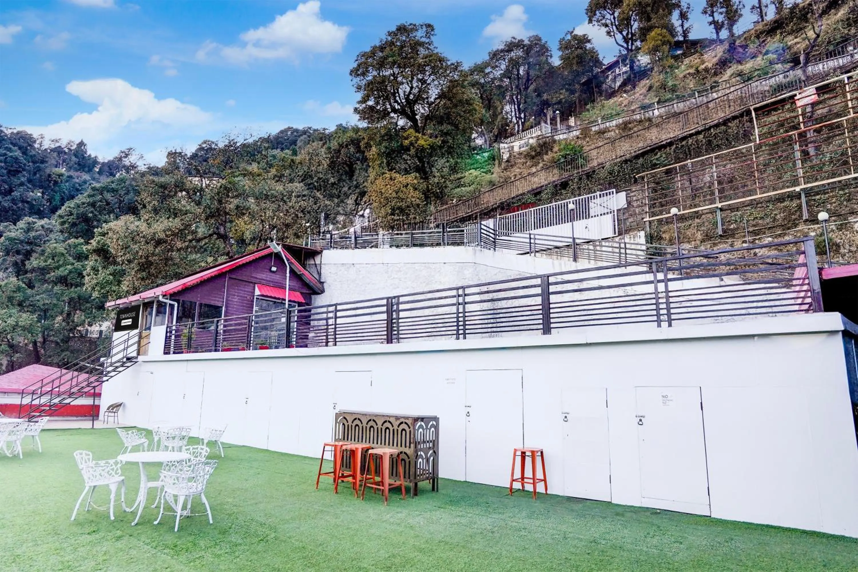 Facade/entrance in Super Townhouse Mall Road Near Library Chowk