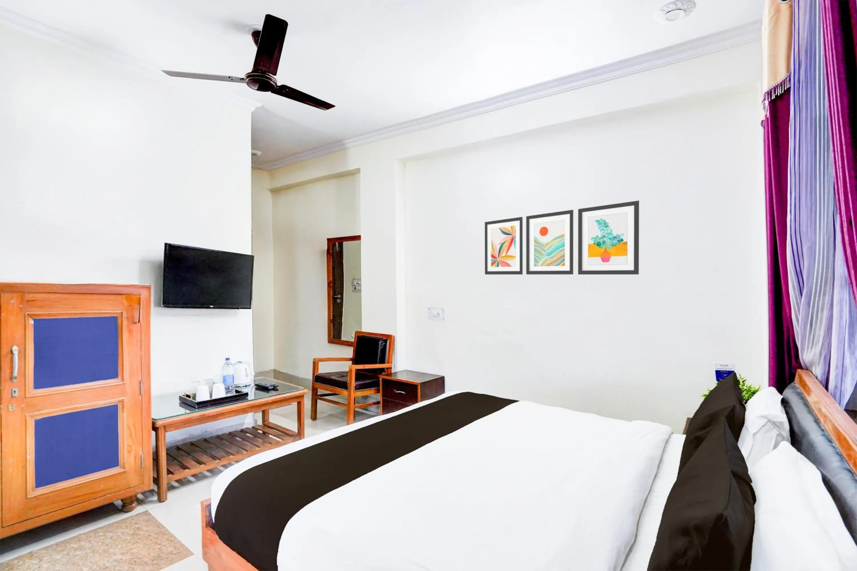 Bedroom, Bed in Super Townhouse Mall Road Near Library Chowk