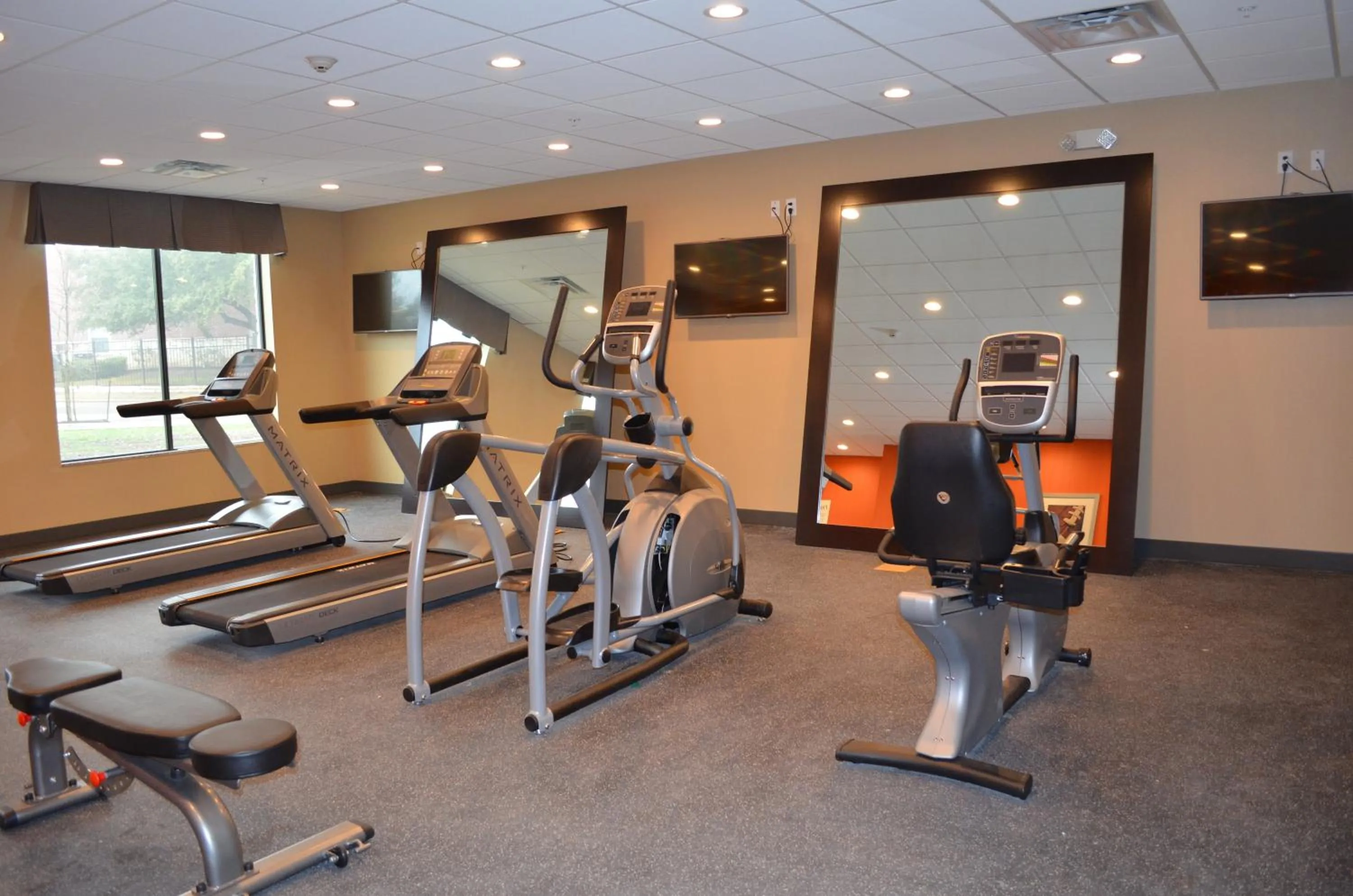 Fitness centre/facilities in Holiday Inn Express & Suites Austin South by IHG