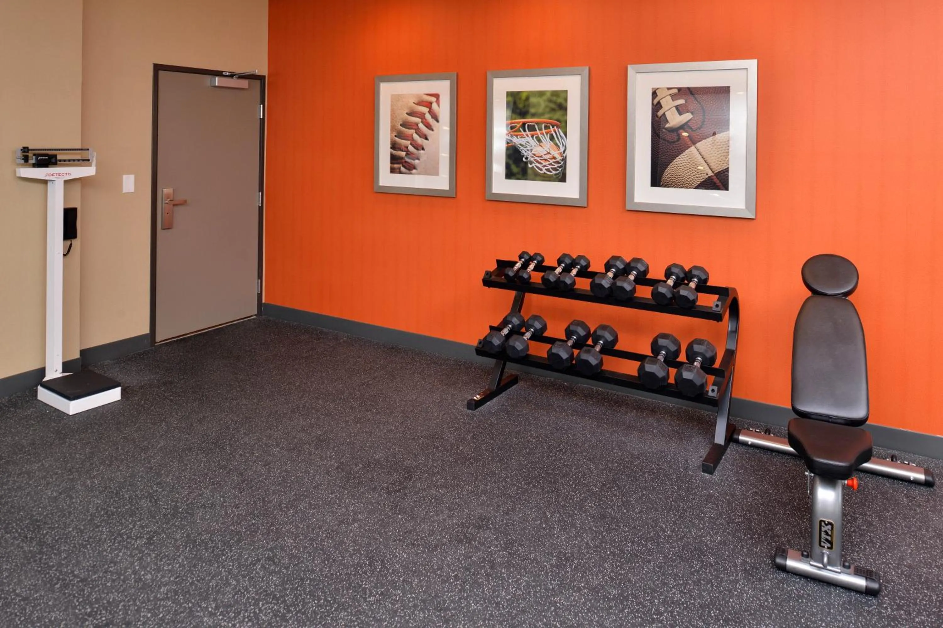 Fitness centre/facilities in Holiday Inn Express & Suites Austin South by IHG