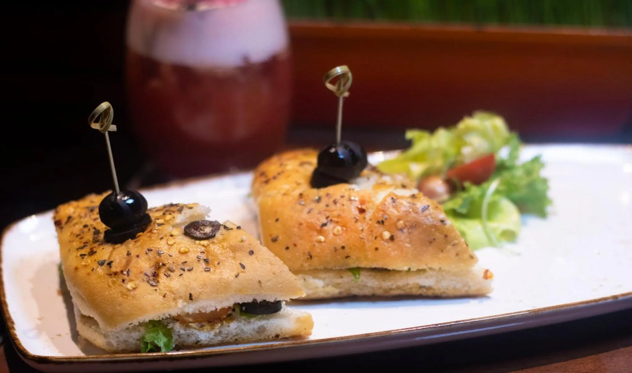 Restaurant/places to eat in Holiday Inn Jaipur City Centre by IHG