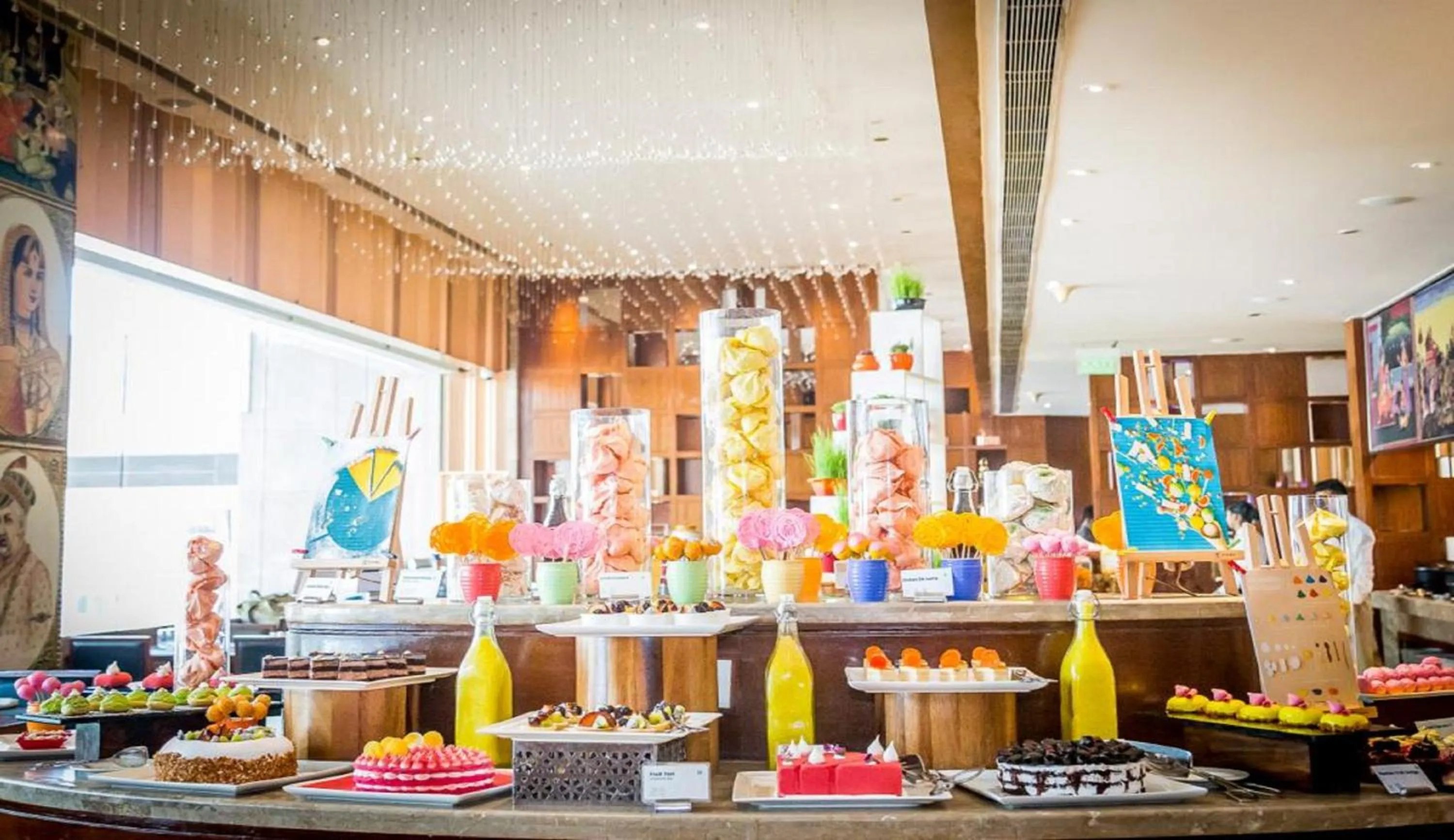 Restaurant/places to eat in Holiday Inn Jaipur City Centre by IHG