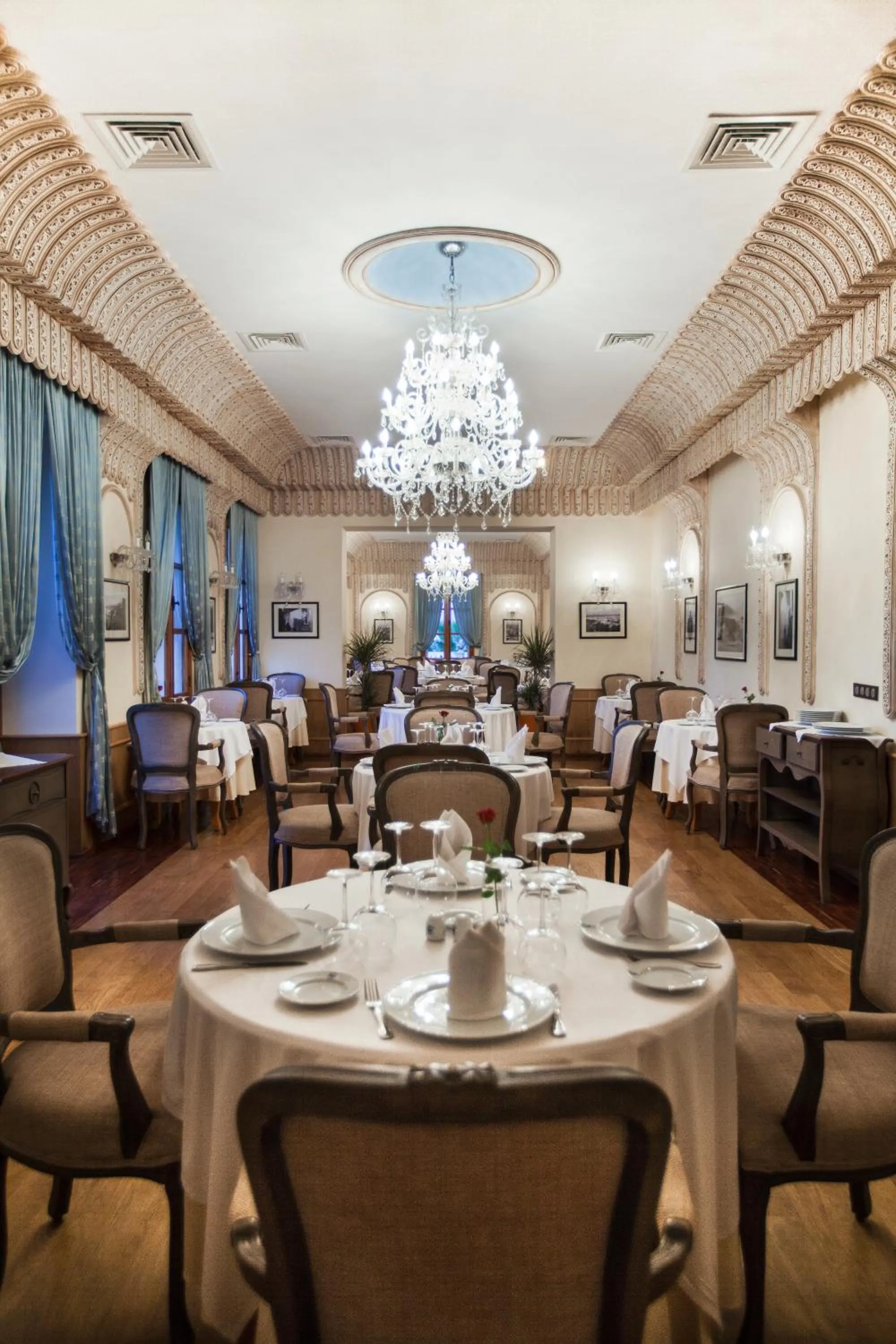 Restaurant/places to eat in Grand Hotel Villa de France