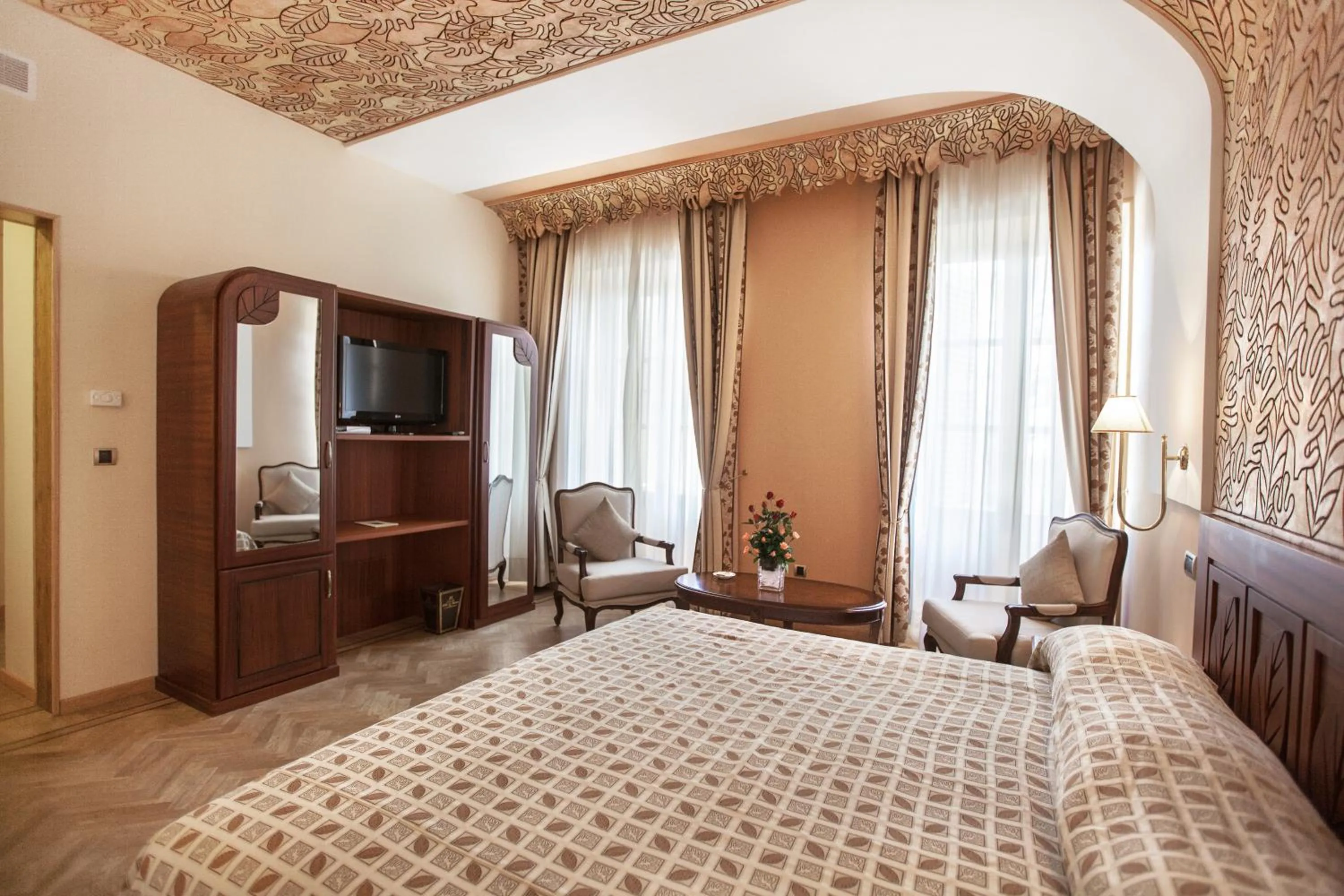 TV and multimedia, Bed in Grand Hotel Villa de France