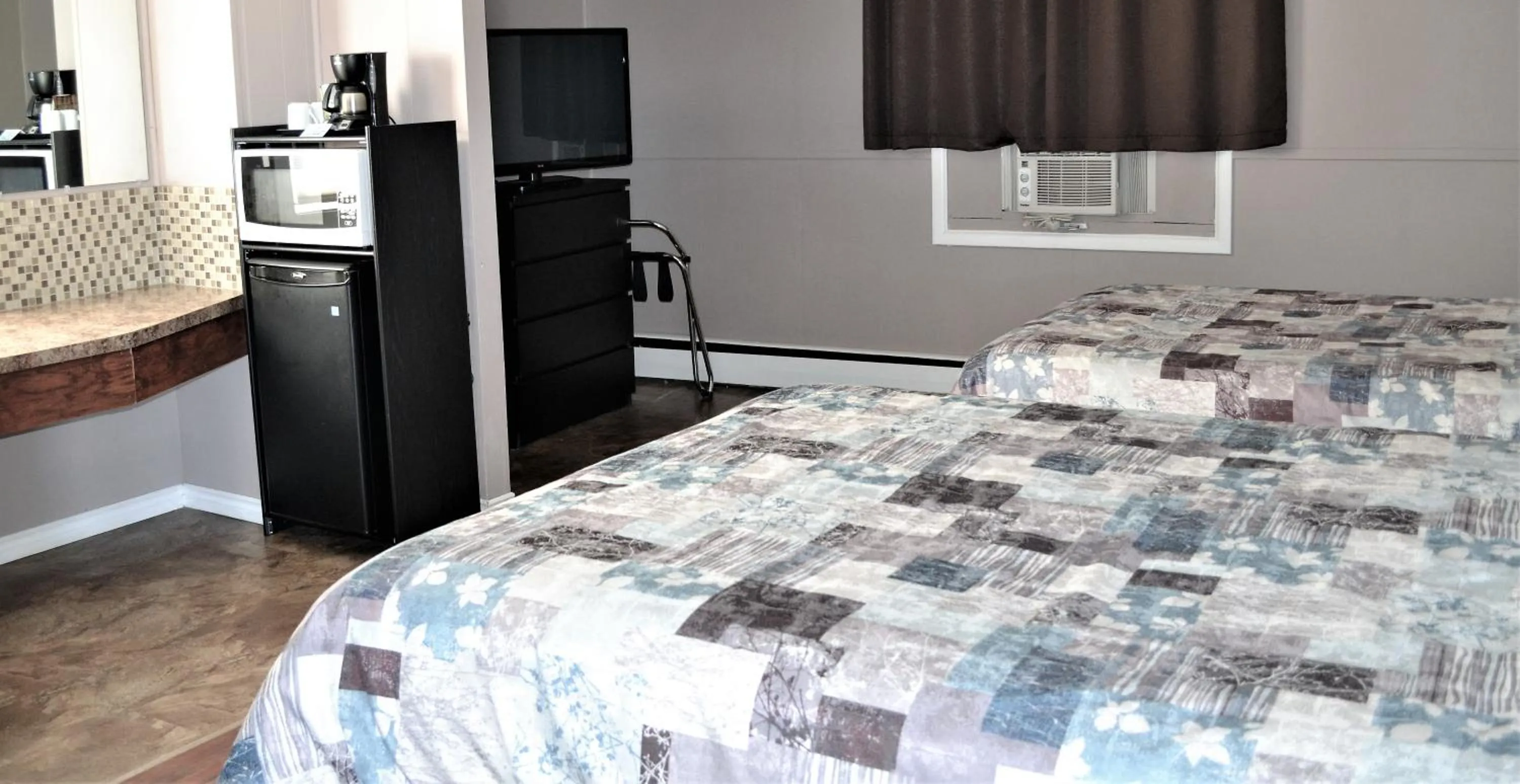 Bed in St. Paul Lodge