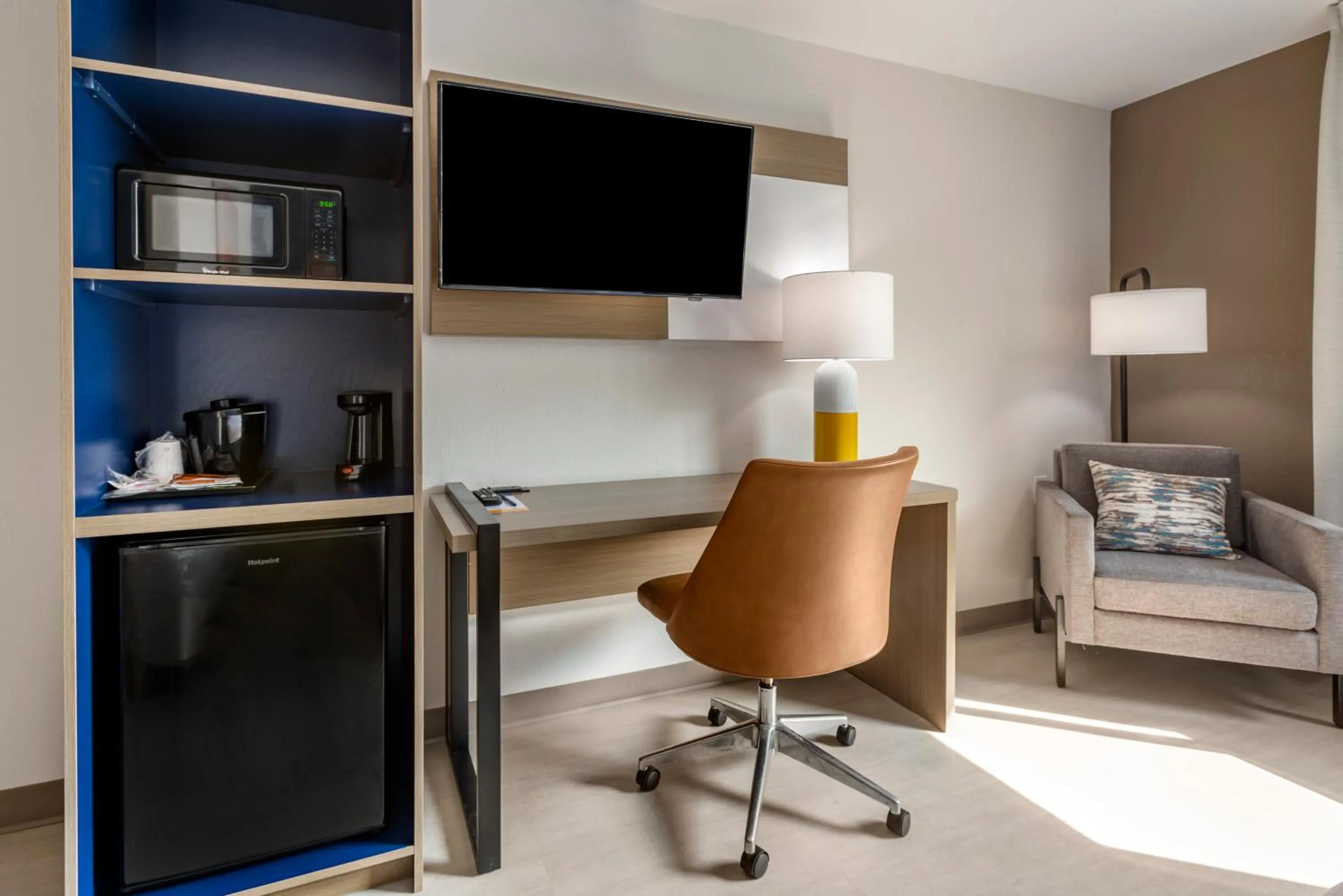 TV and multimedia in Comfort Inn Philadelphia International Airport West