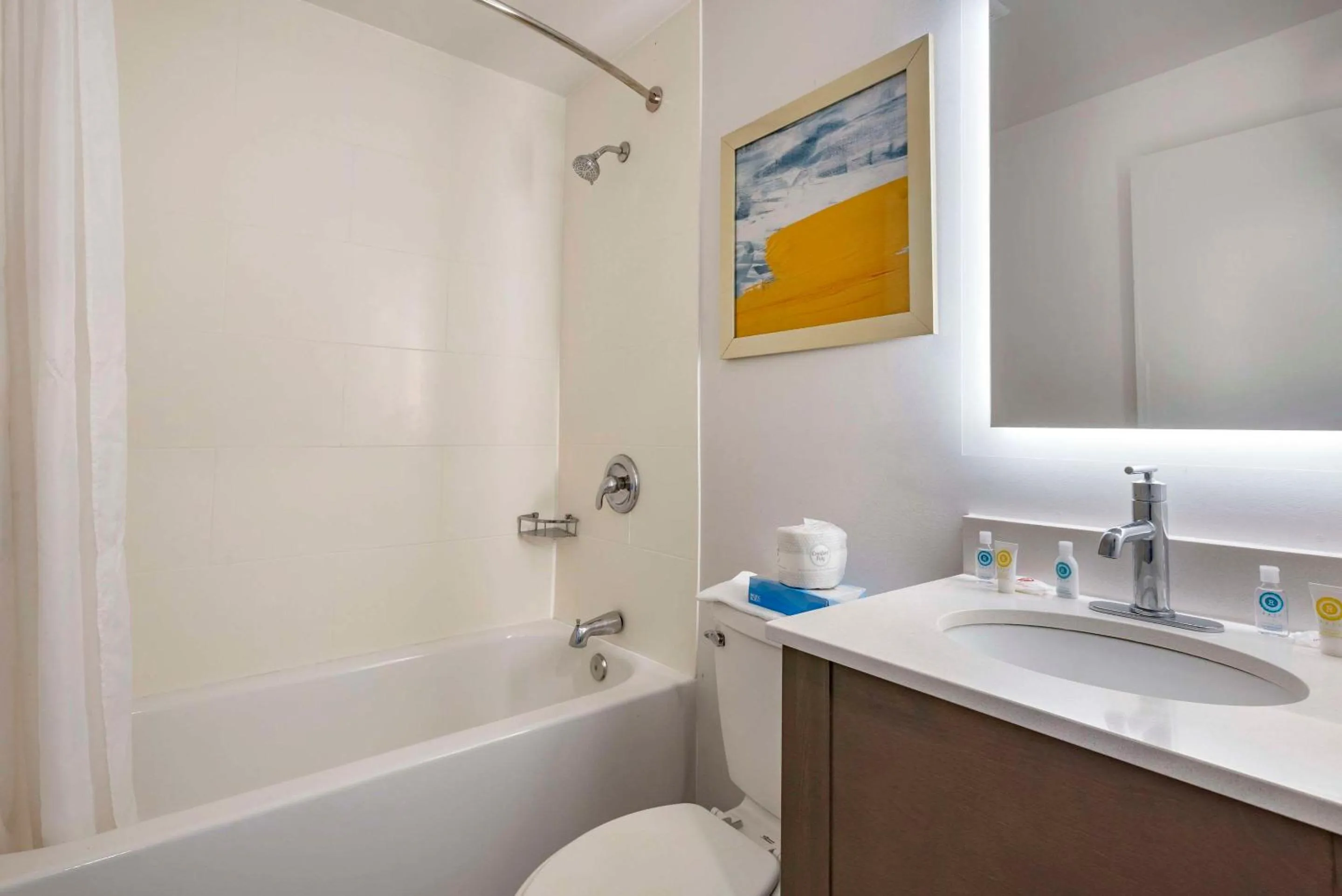 Bedroom in Comfort Inn Philadelphia International Airport West