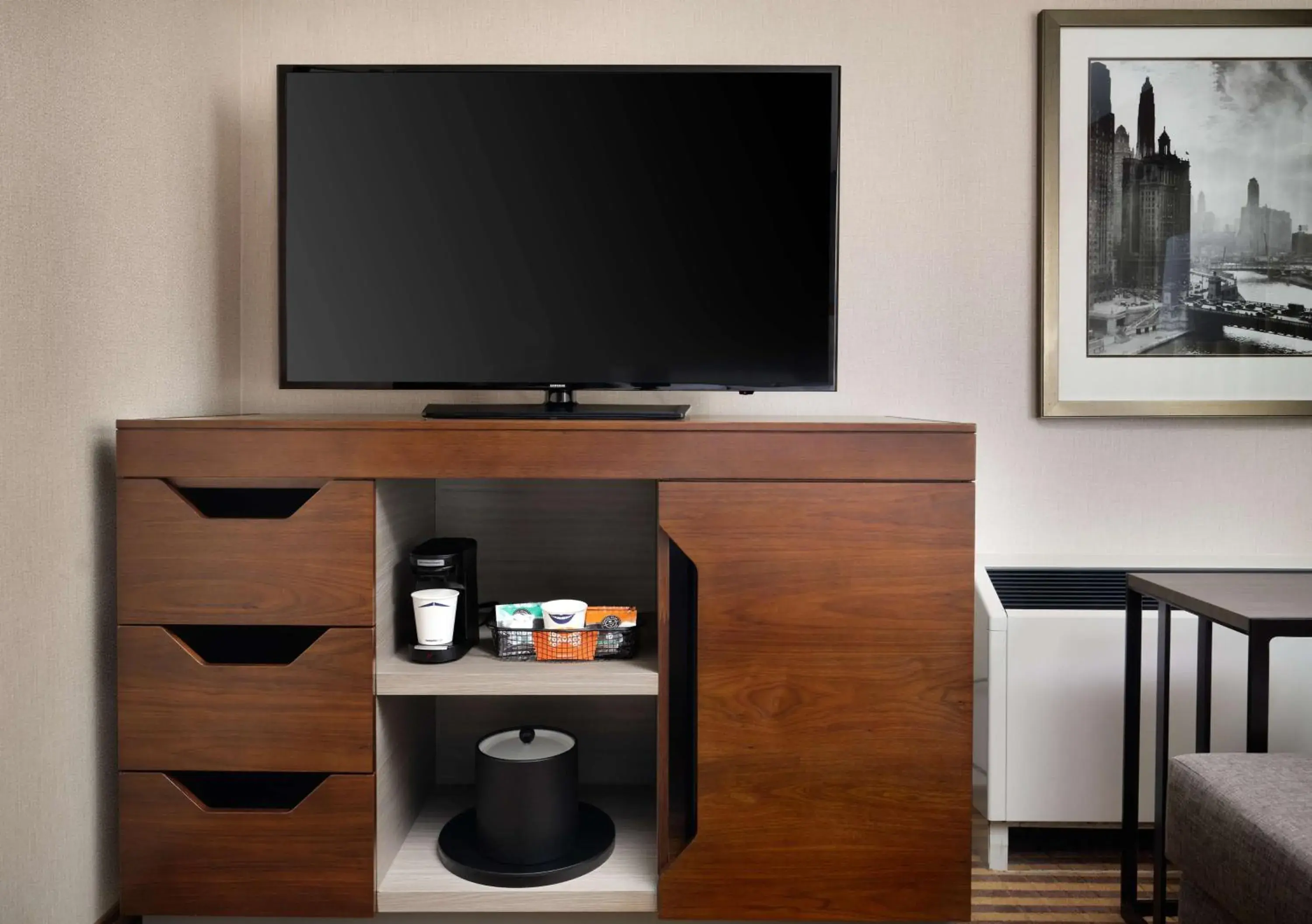 King Room with Sofa Bed in Hampton Inn Chicago Downtown/Magnificent Mile King Room with Sofa Bed in Hampton Inn Chicago Downtown/Magnificent Mile